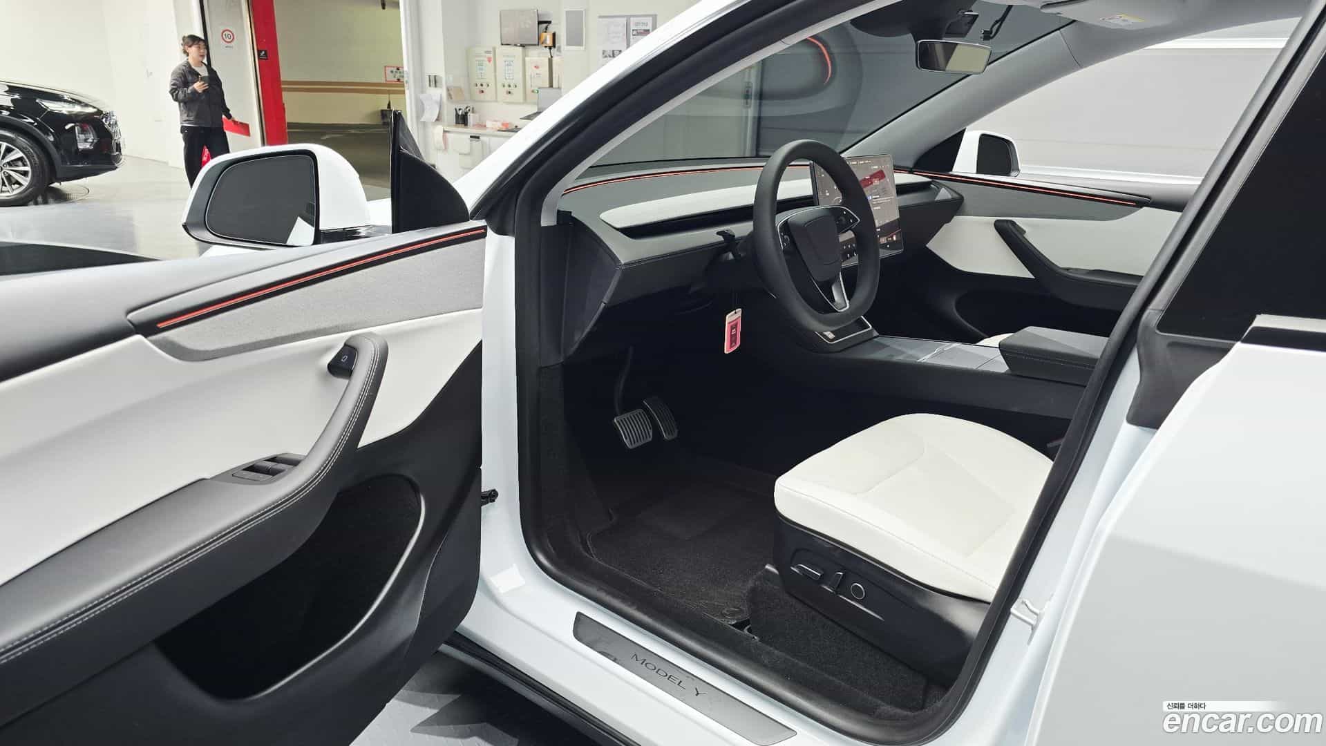 Model Y Tesla 2025.4-INNER-010