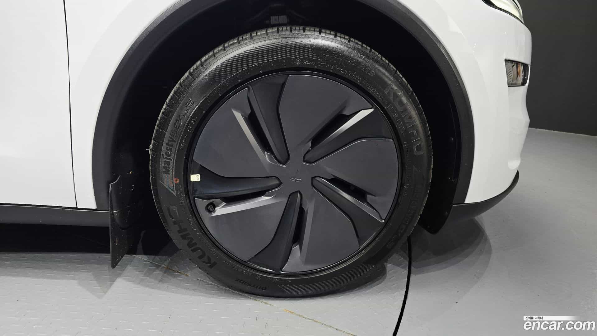 Model Y Tesla 2025.4-OUTER-031