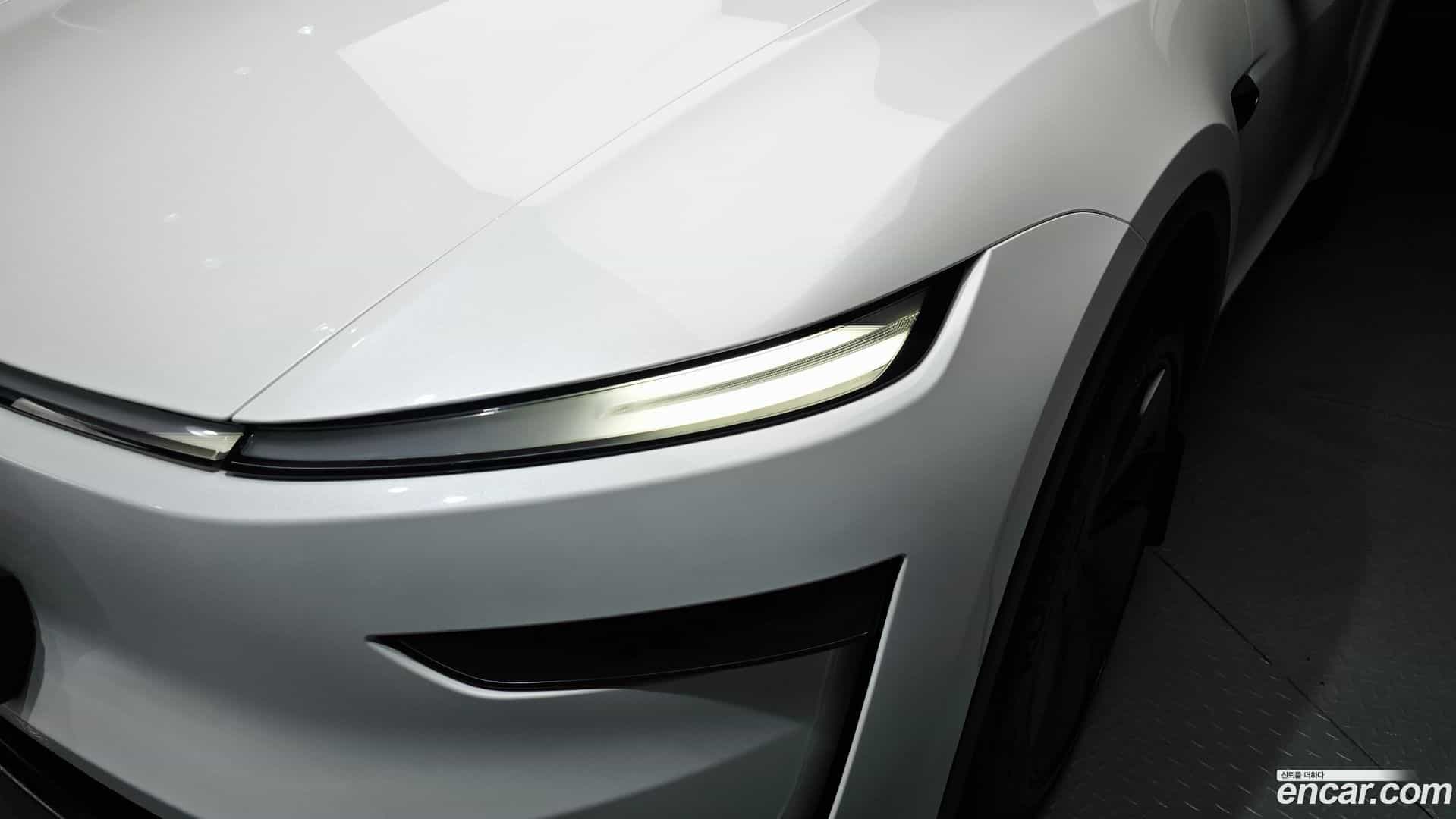 Model Y Tesla 2025.4-OUTER-032
