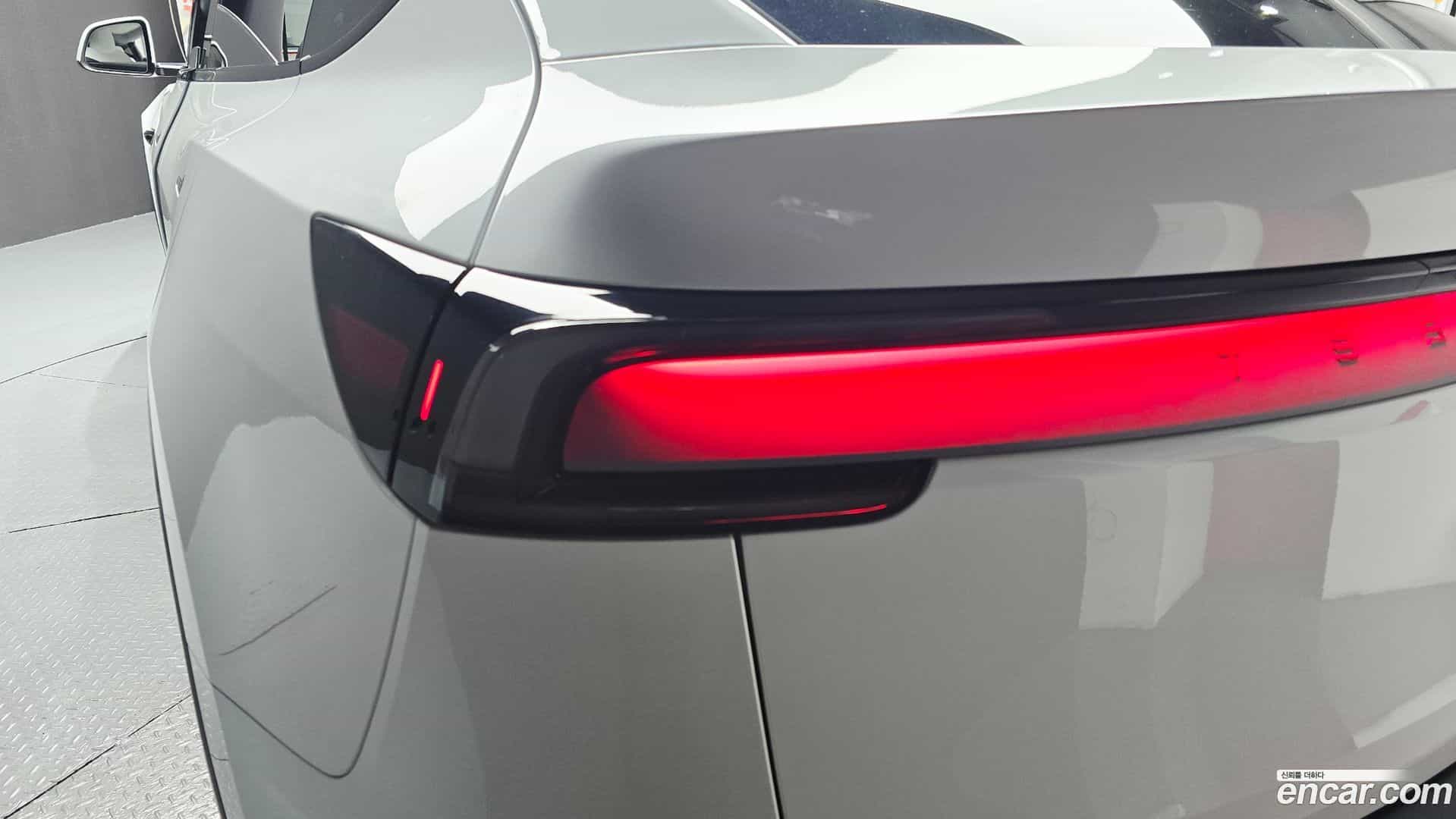 Model Y Tesla 2025.4-OUTER-033