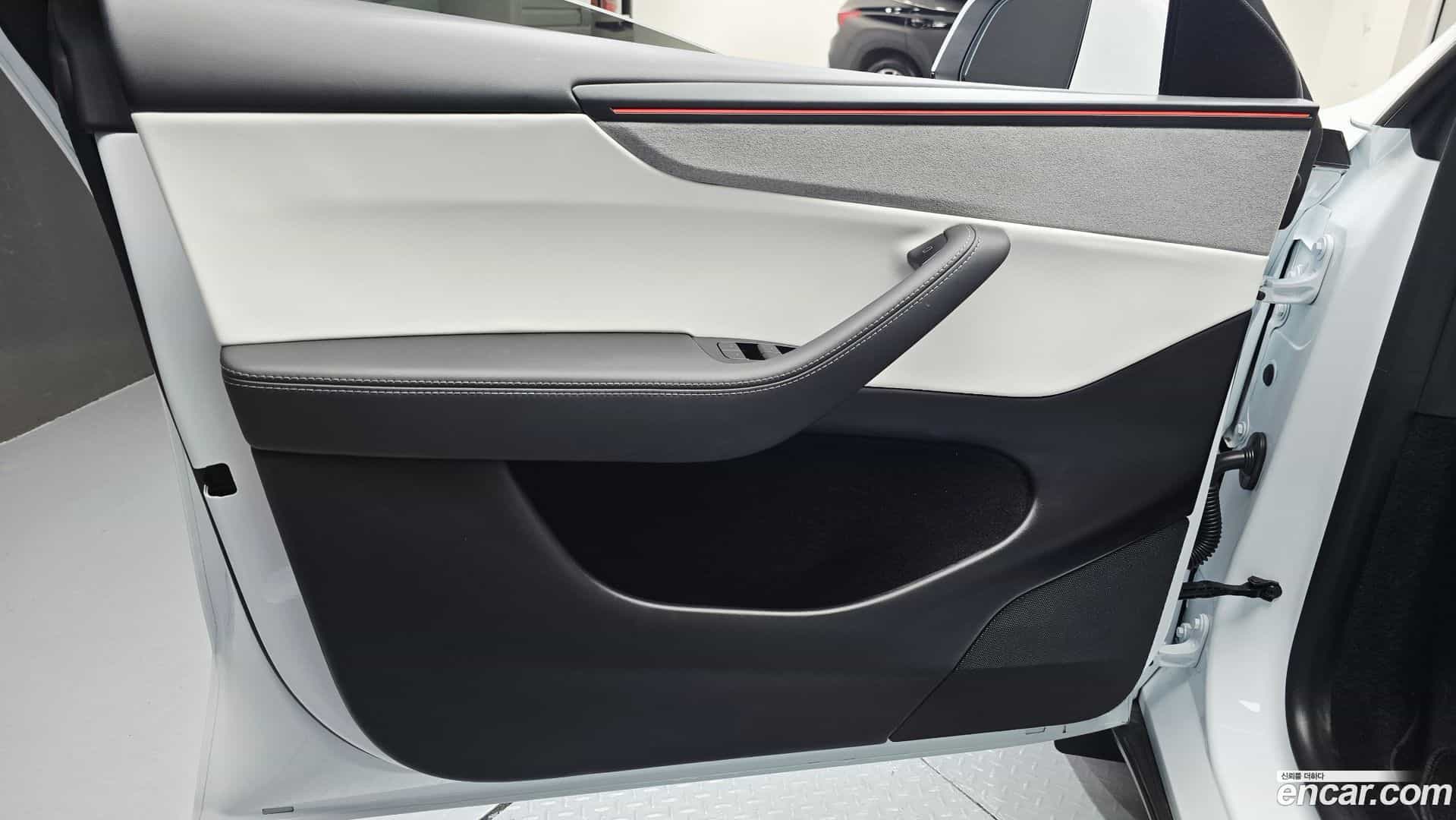 Model Y Tesla 2025.4-INNER-034