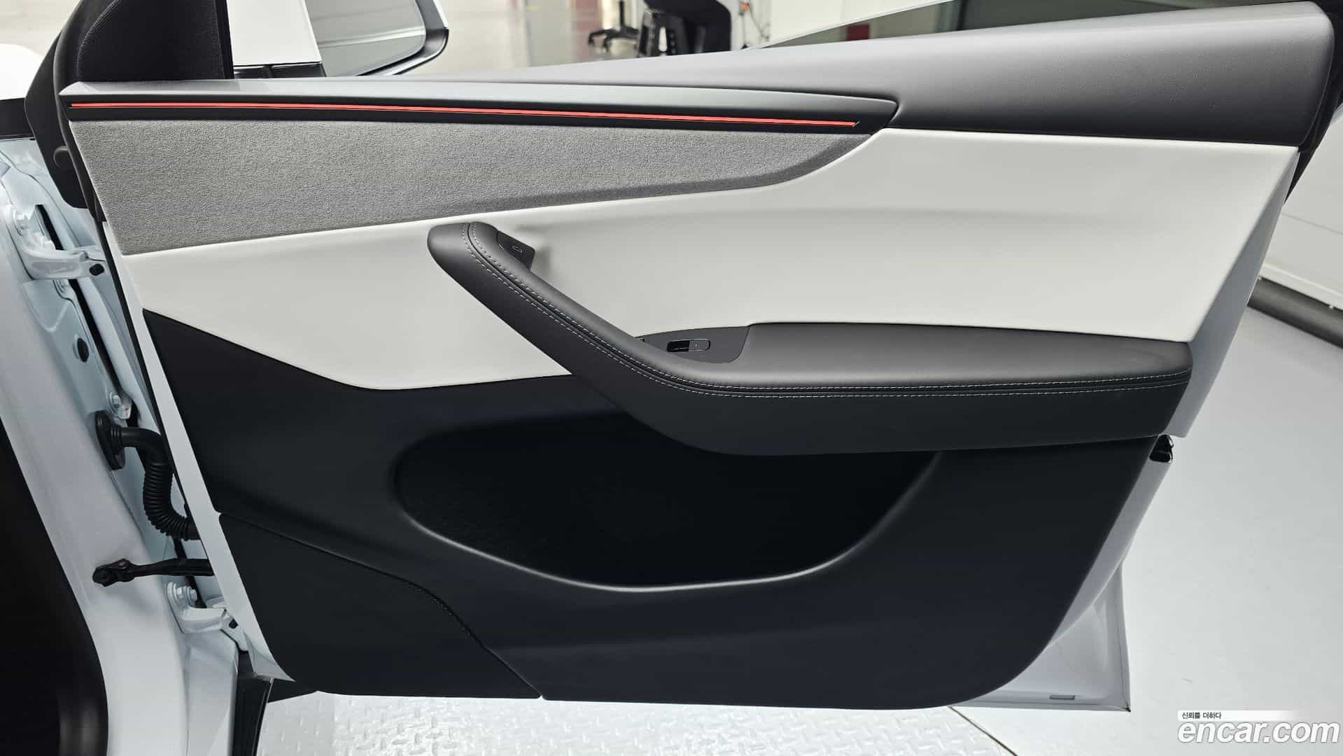 Model Y Tesla 2025.4-INNER-035