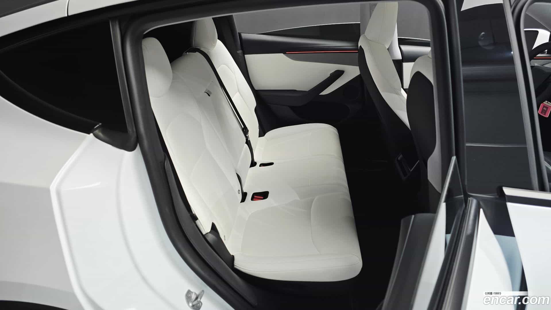 Model Y Tesla 2025.4-INNER-036