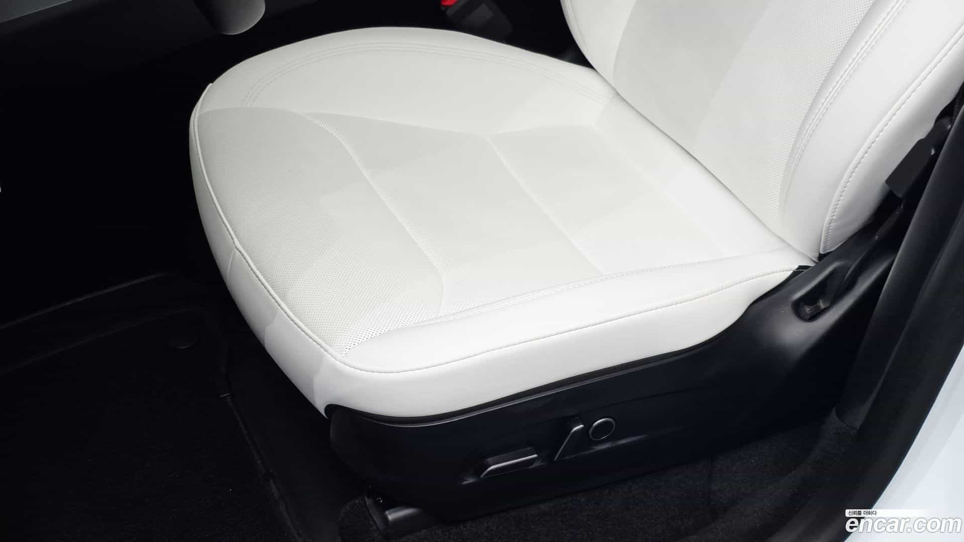 Model Y Tesla 2025.4-OPTION-042