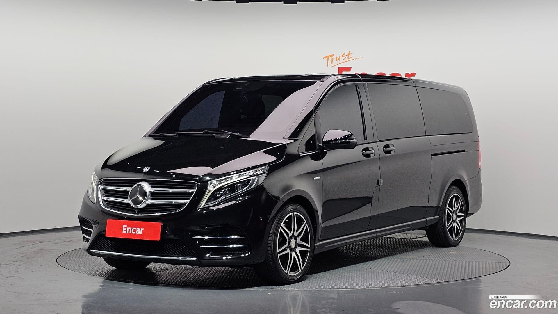 Main__Slider__Photo:V-Class Mercedes-Benz 2018.3-0