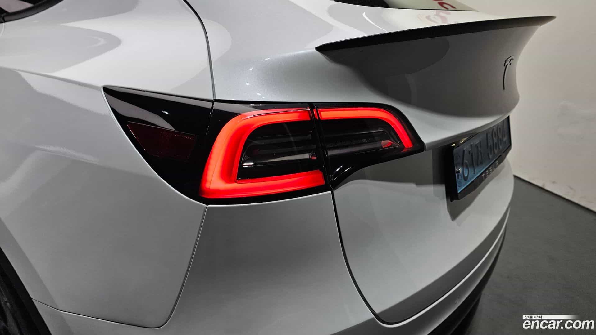 Model Y Tesla 2021.5-OUTER-033