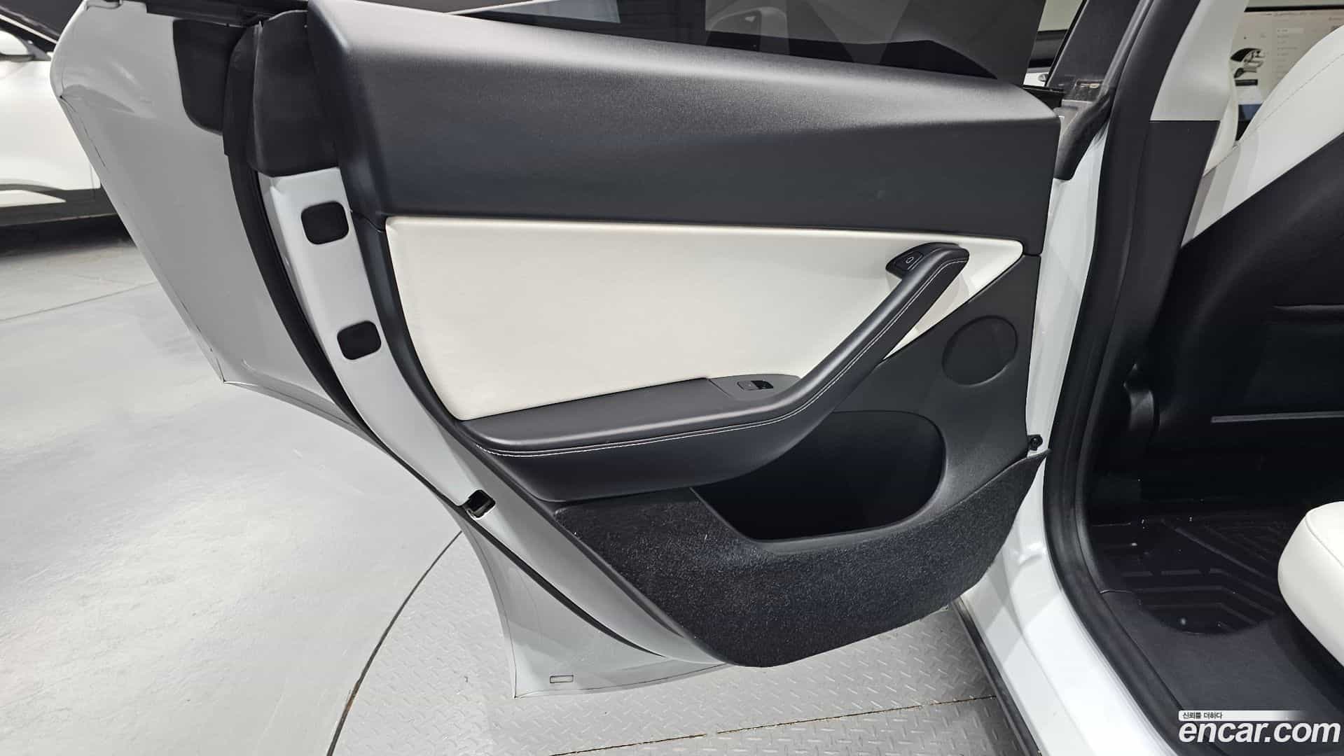 Model Y Tesla 2021.5-INNER-035