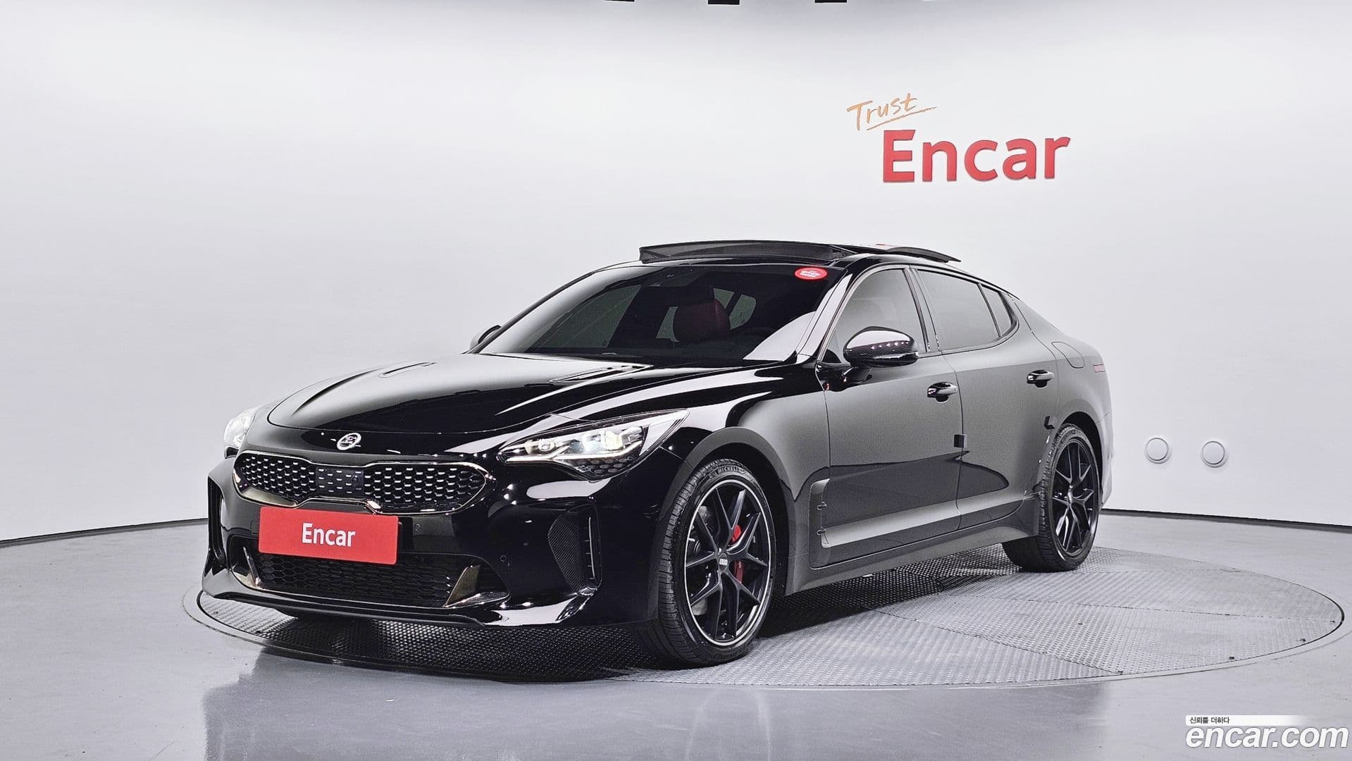 Main__Slider__Photo:Stinger Kia 2019.1-0