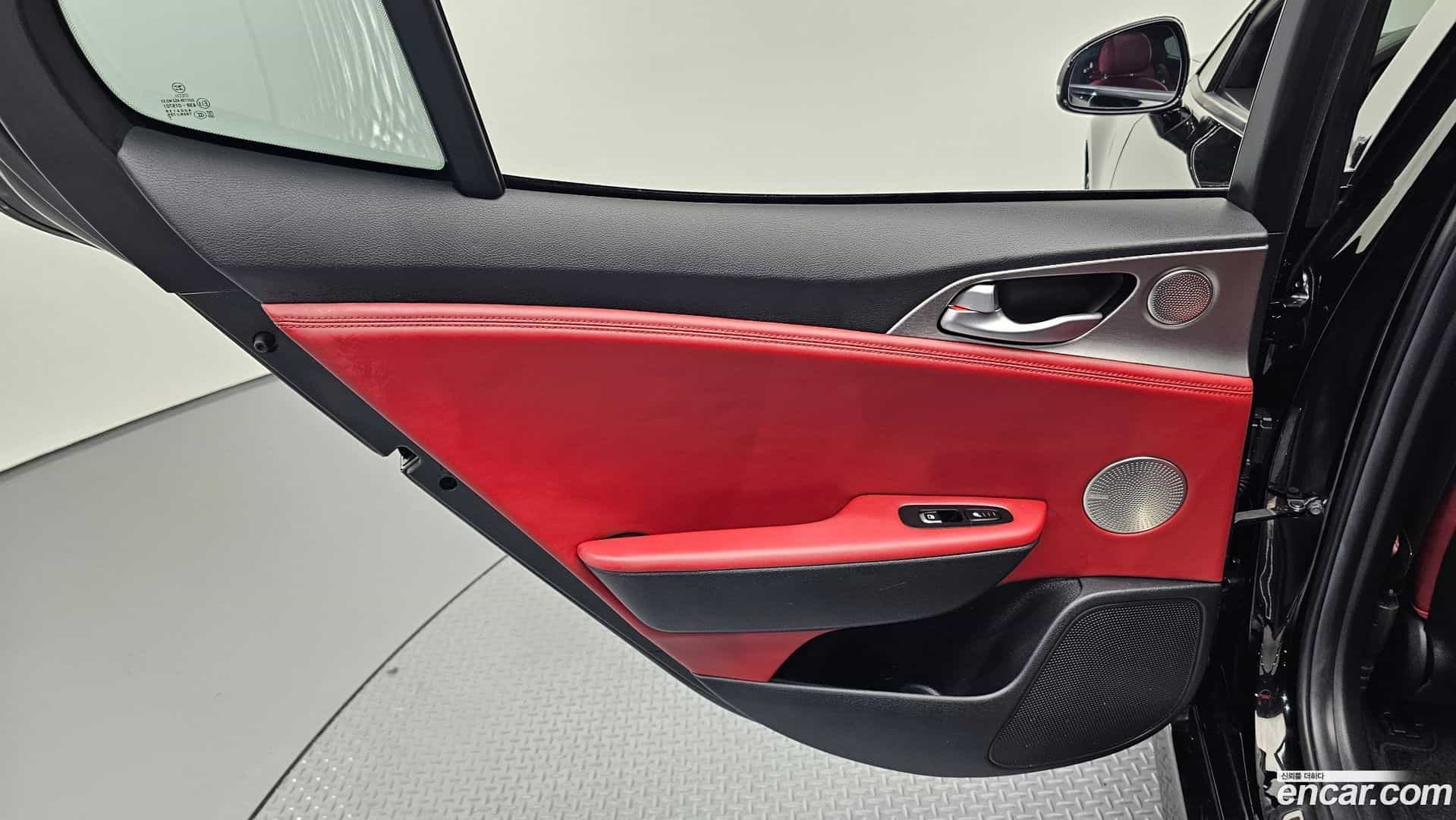 Stinger Kia 2019.1-INNER-035