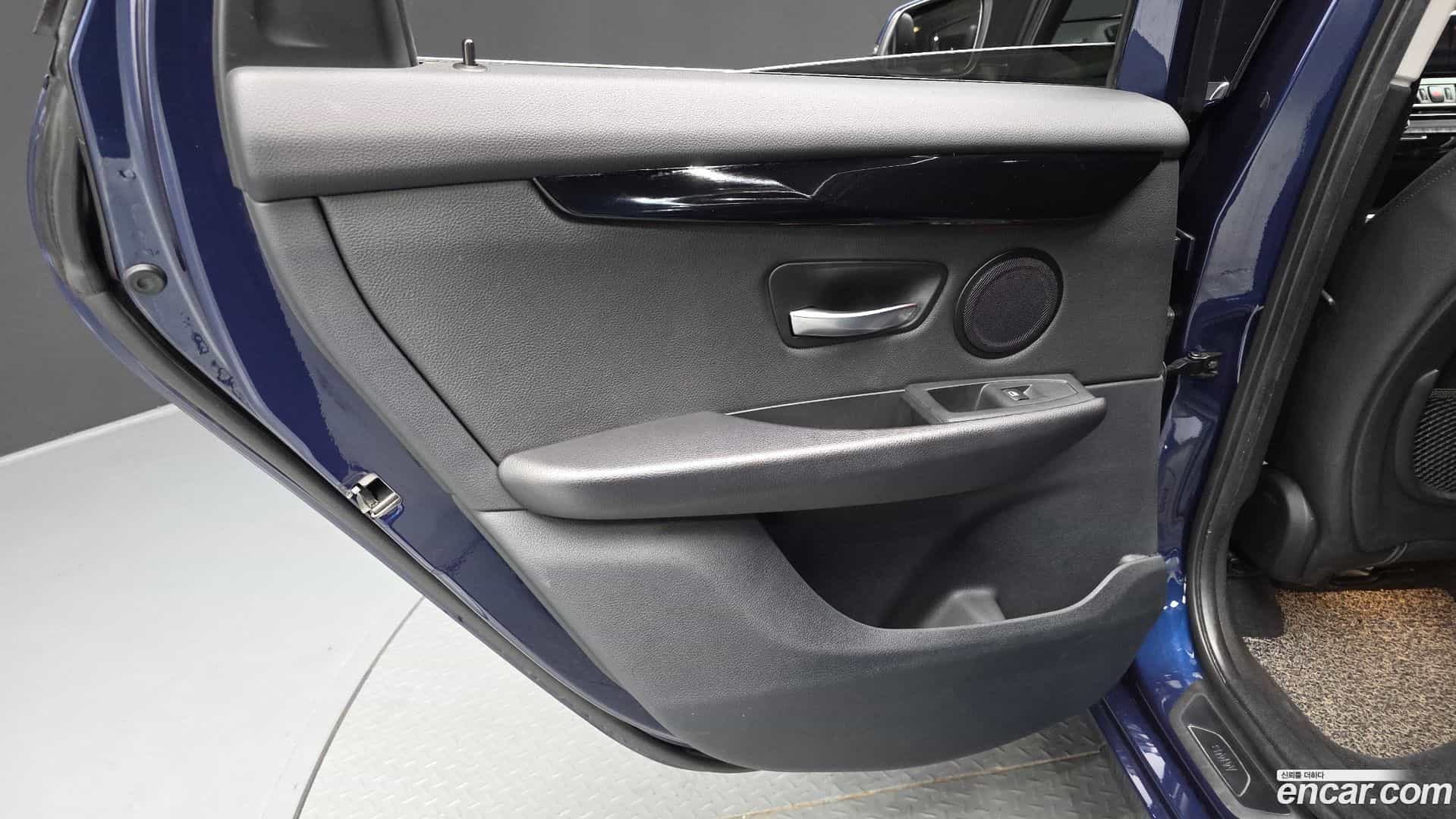 2-Series BMW 2021.0-INNER-035