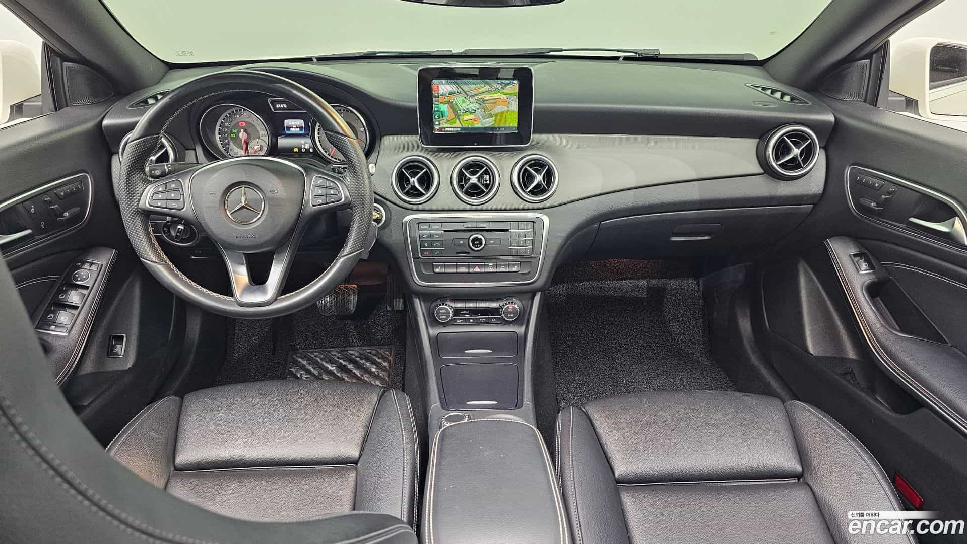 CLA-Class Mercedes-Benz 2016.0-INNER-007