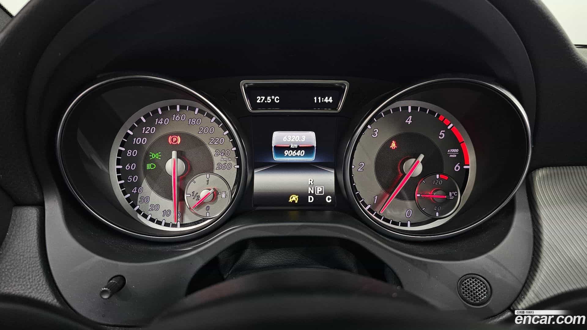 CLA-Class Mercedes-Benz 2016.0-INNER-008
