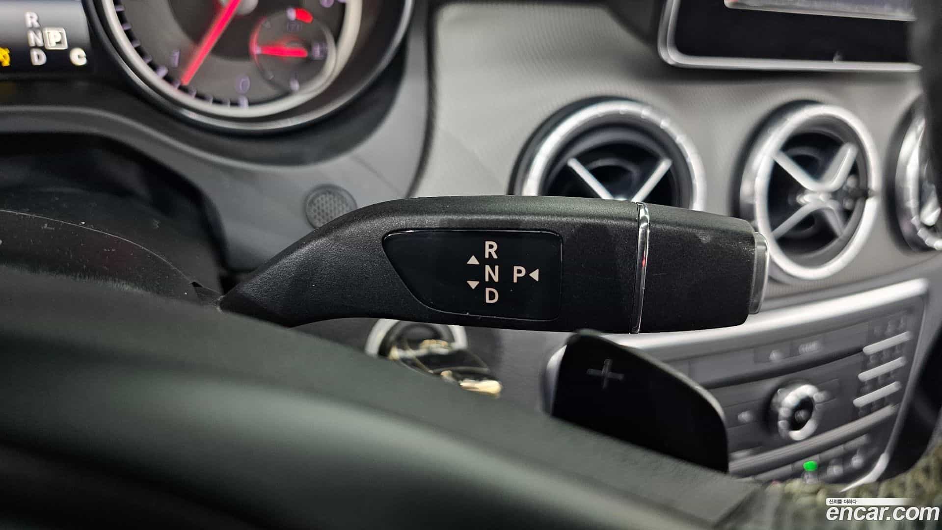 CLA-Class Mercedes-Benz 2016.0-INNER-009