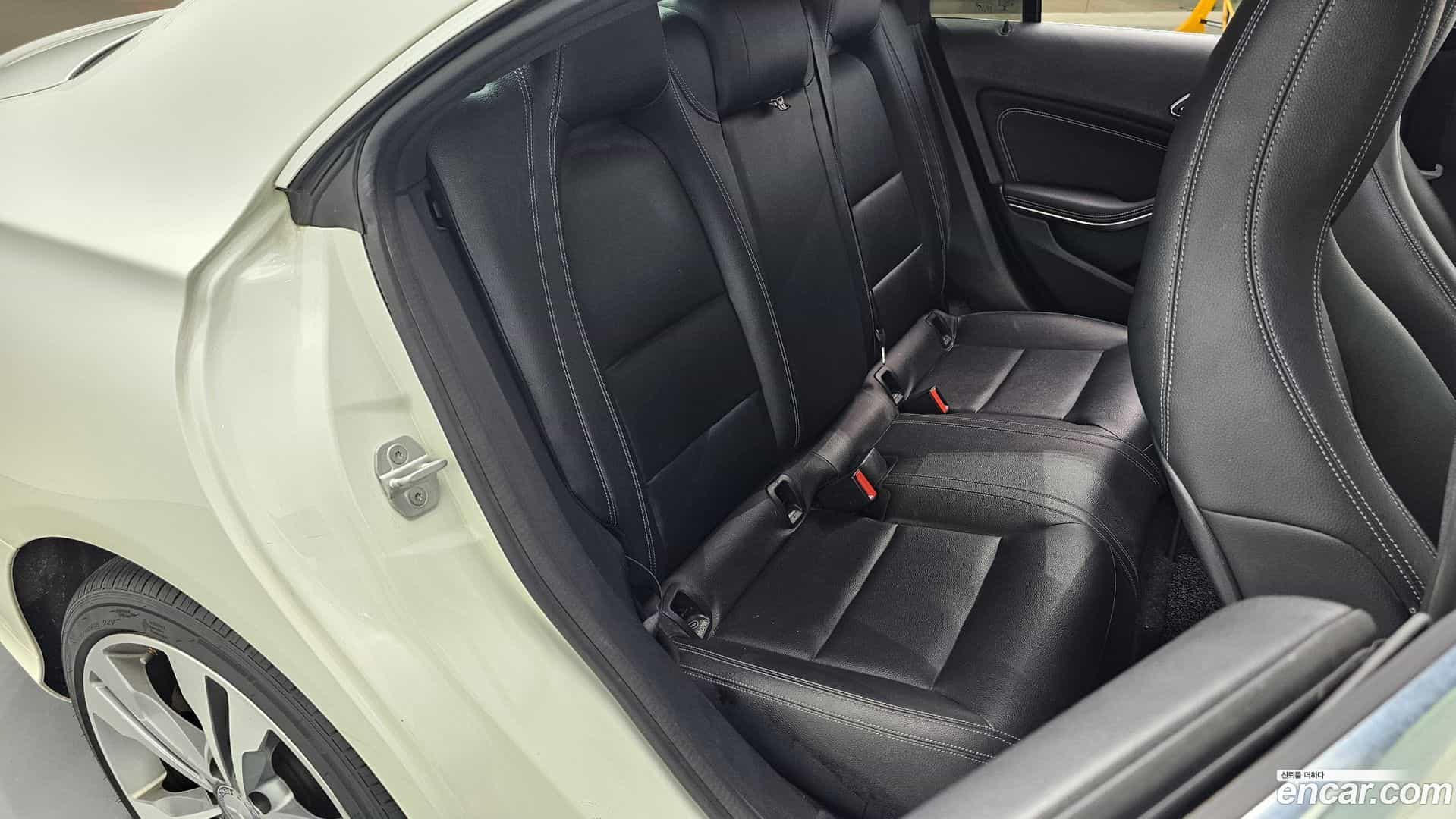 CLA-Class Mercedes-Benz 2016.0-OPTION-015