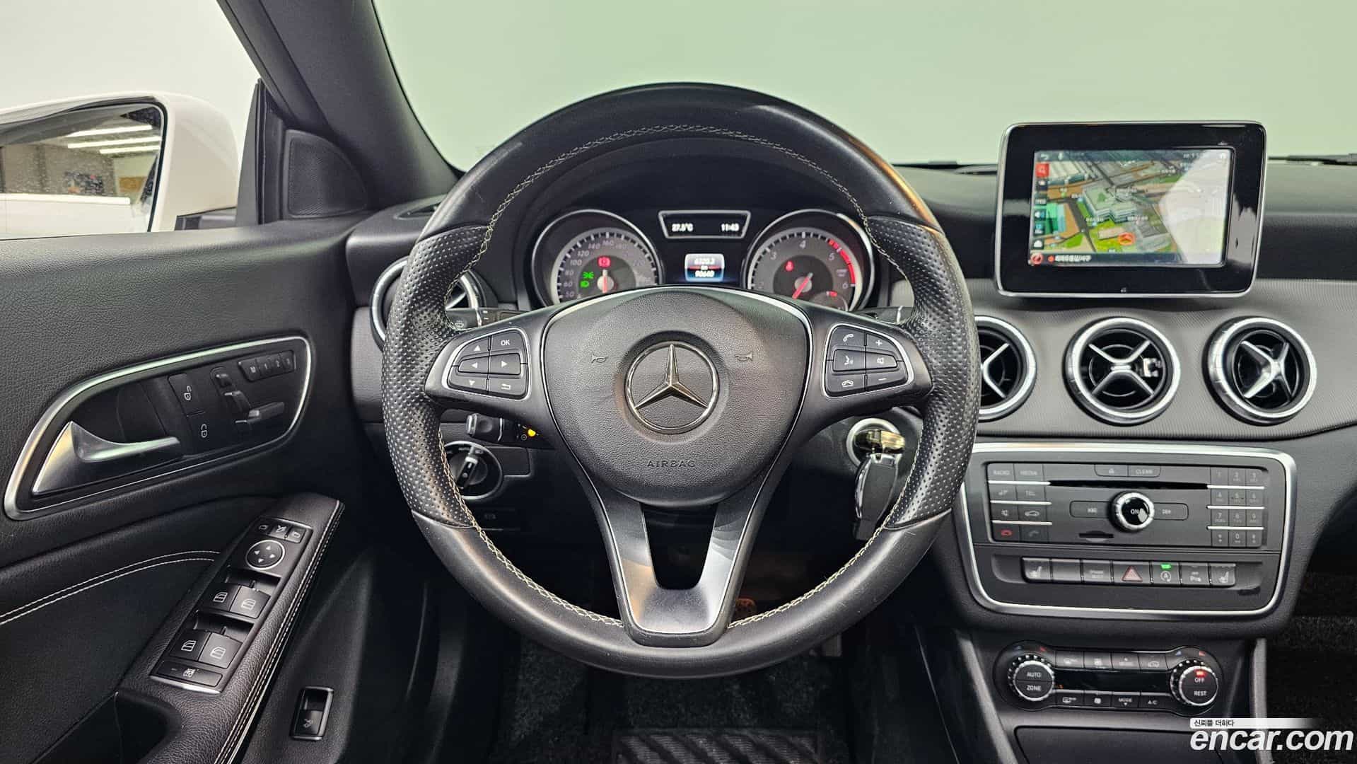 CLA-Class Mercedes-Benz 2016.0-OPTION-016