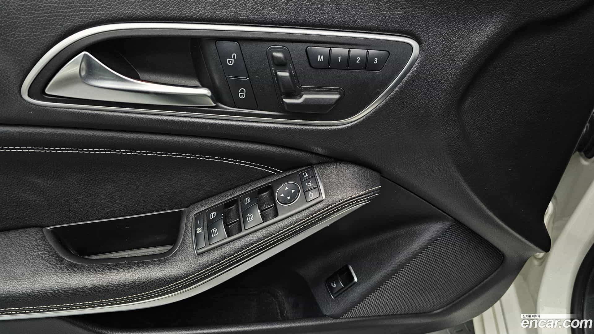 CLA-Class Mercedes-Benz 2016.0-OPTION-020