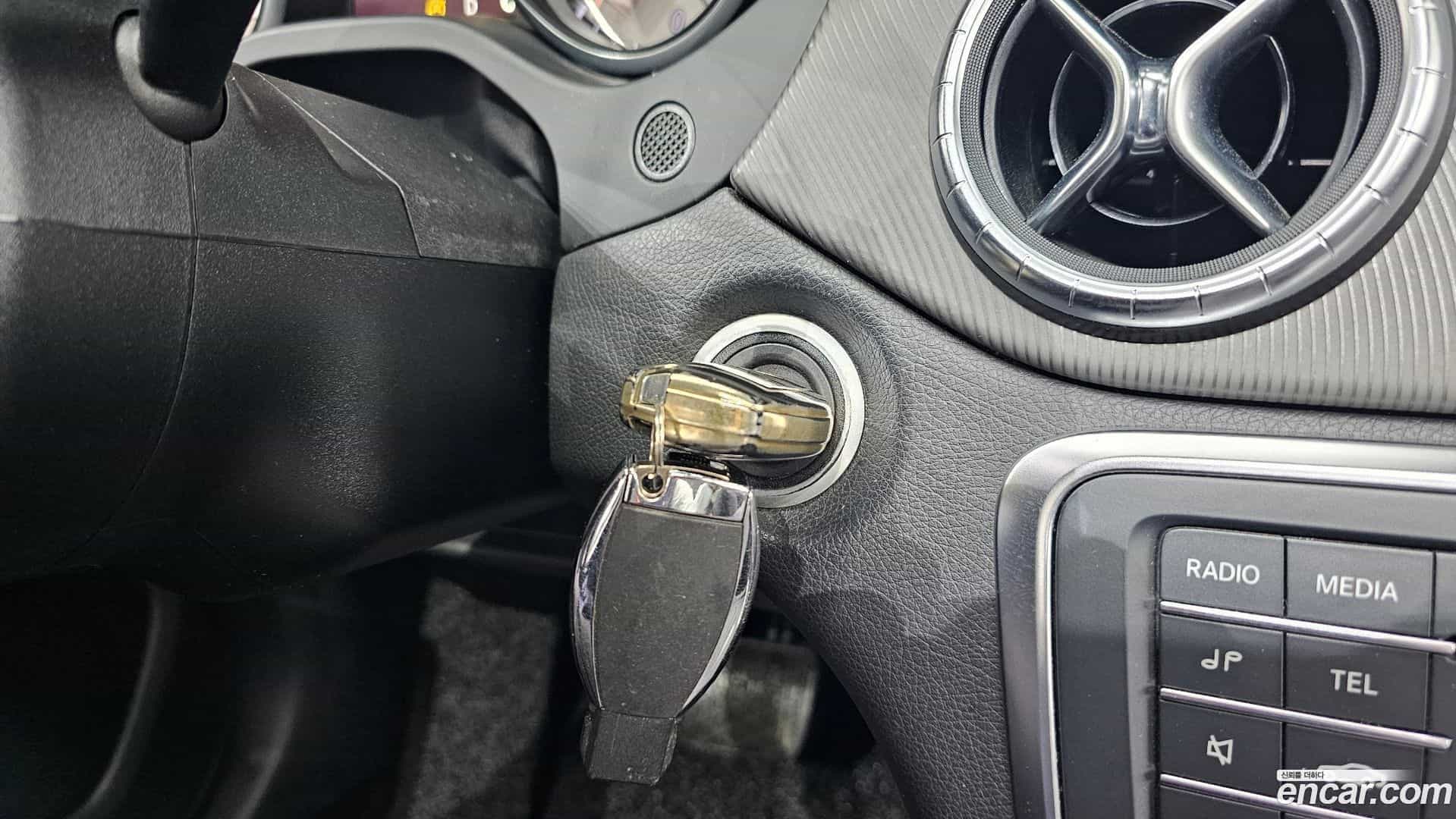 CLA-Class Mercedes-Benz 2016.0-OPTION-021