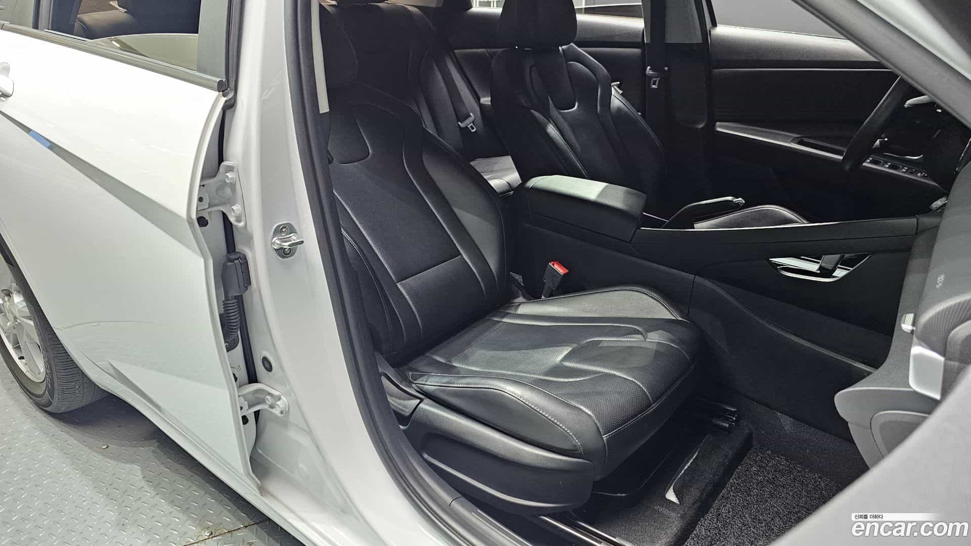 AVANTE Hyundai 2021.9-OPTION-015