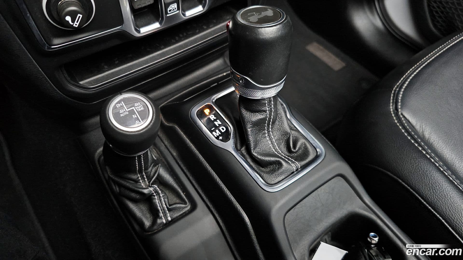 Main__Slider__Photo:Wrangler Jeep 2020.8-8