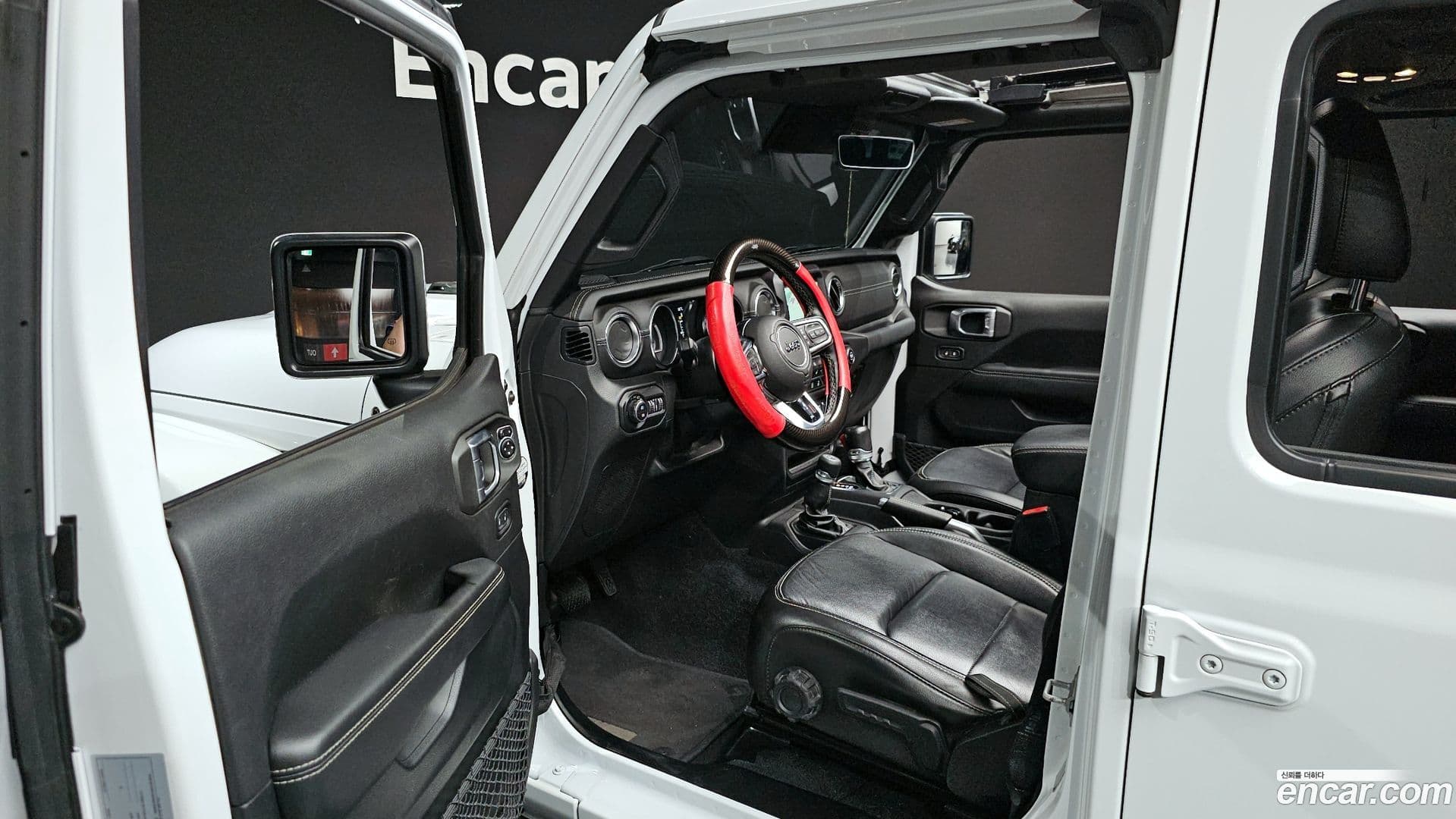 Main__Slider__Photo:Wrangler Jeep 2020.8-9