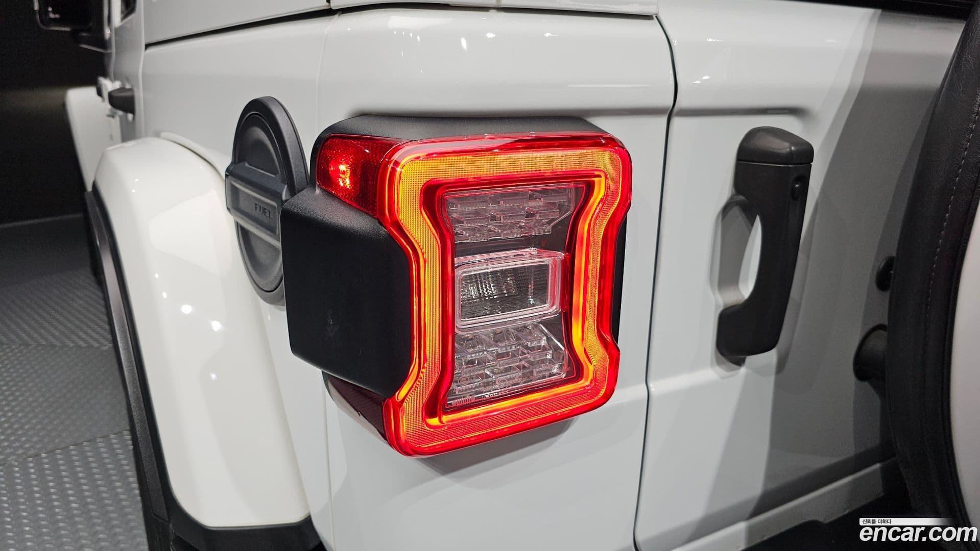 Main__Slider__Photo:Wrangler Jeep 2020.8-22