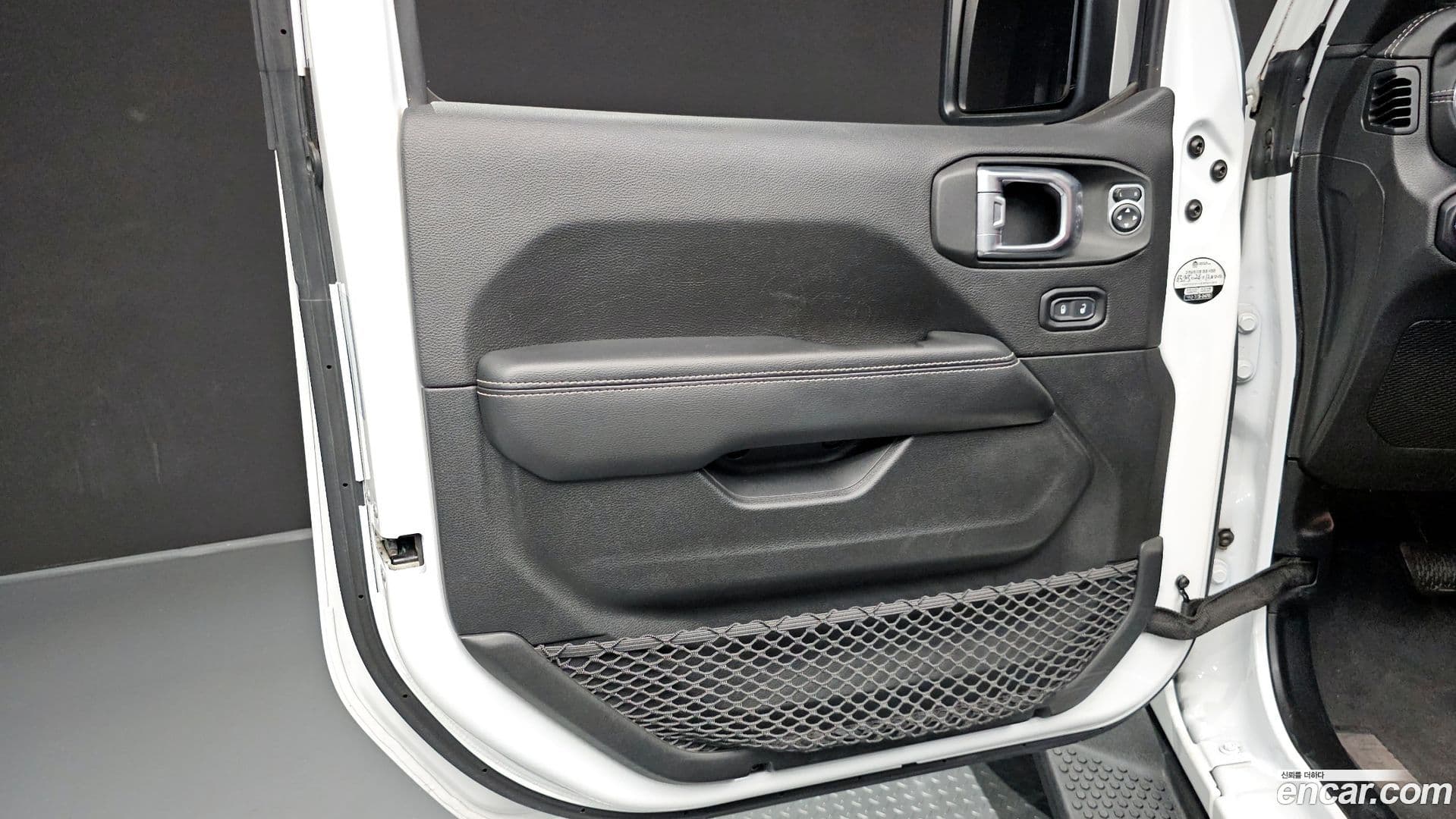 Main__Slider__Photo:Wrangler Jeep 2020.8-23