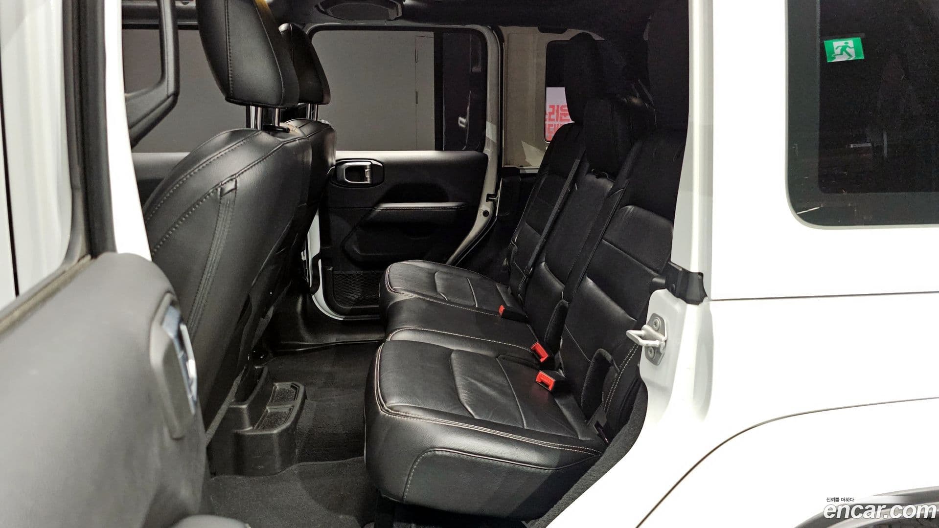 Main__Slider__Photo:Wrangler Jeep 2020.8-25