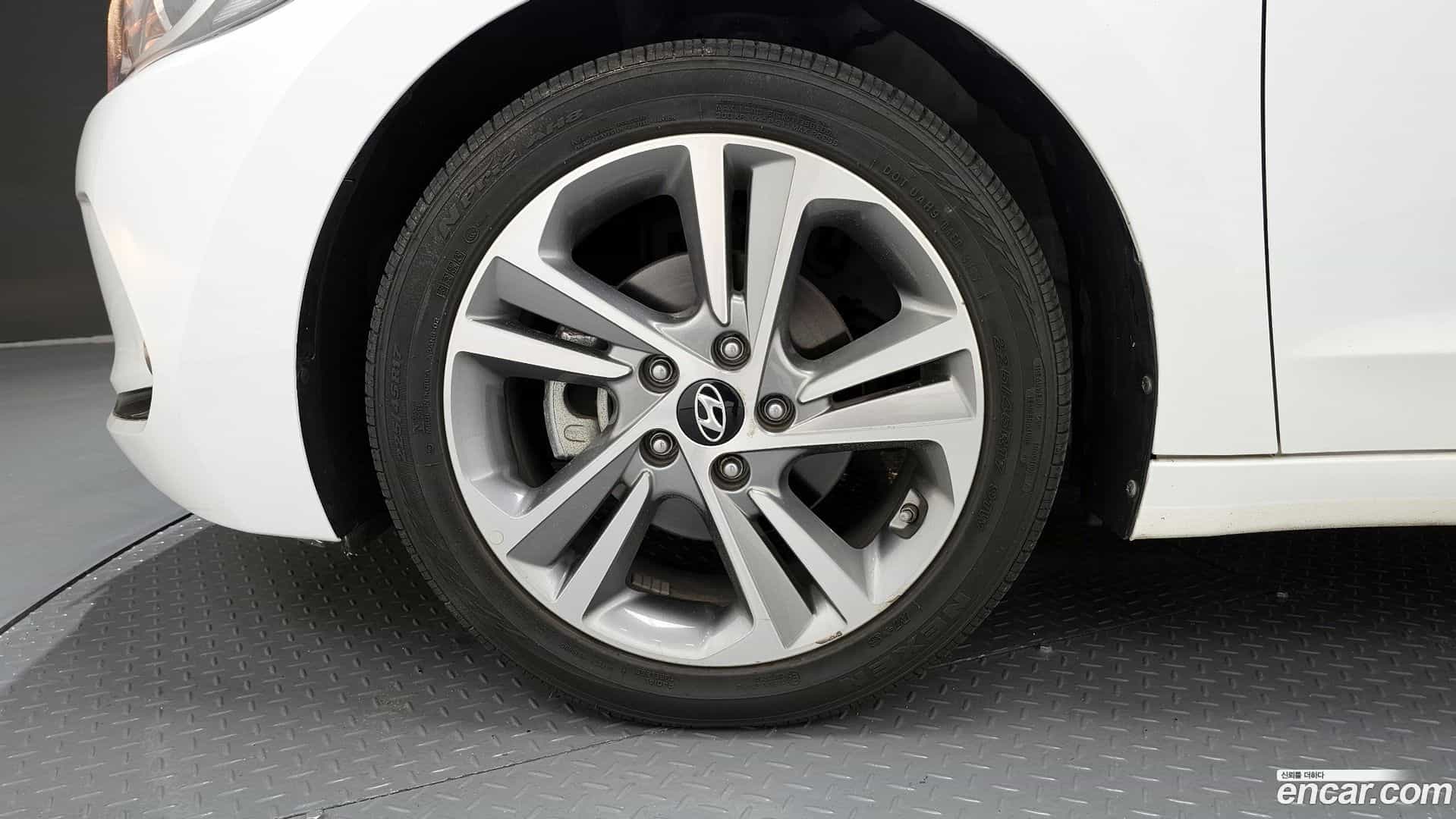 AVANTE Hyundai 2017.11-OUTER-005