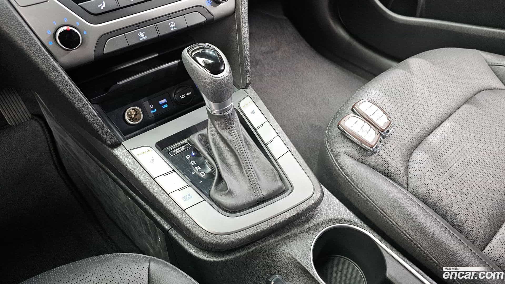 AVANTE Hyundai 2017.11-INNER-009