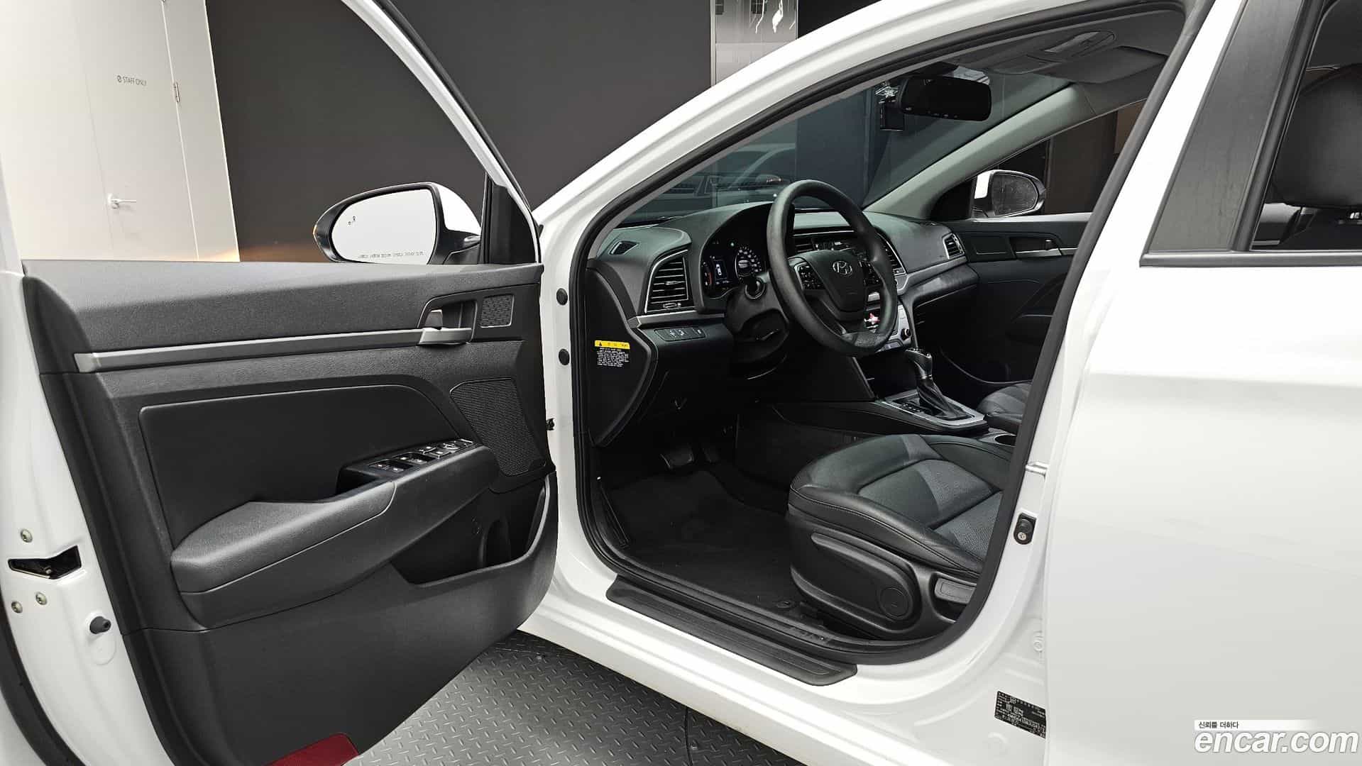 AVANTE Hyundai 2017.11-INNER-010