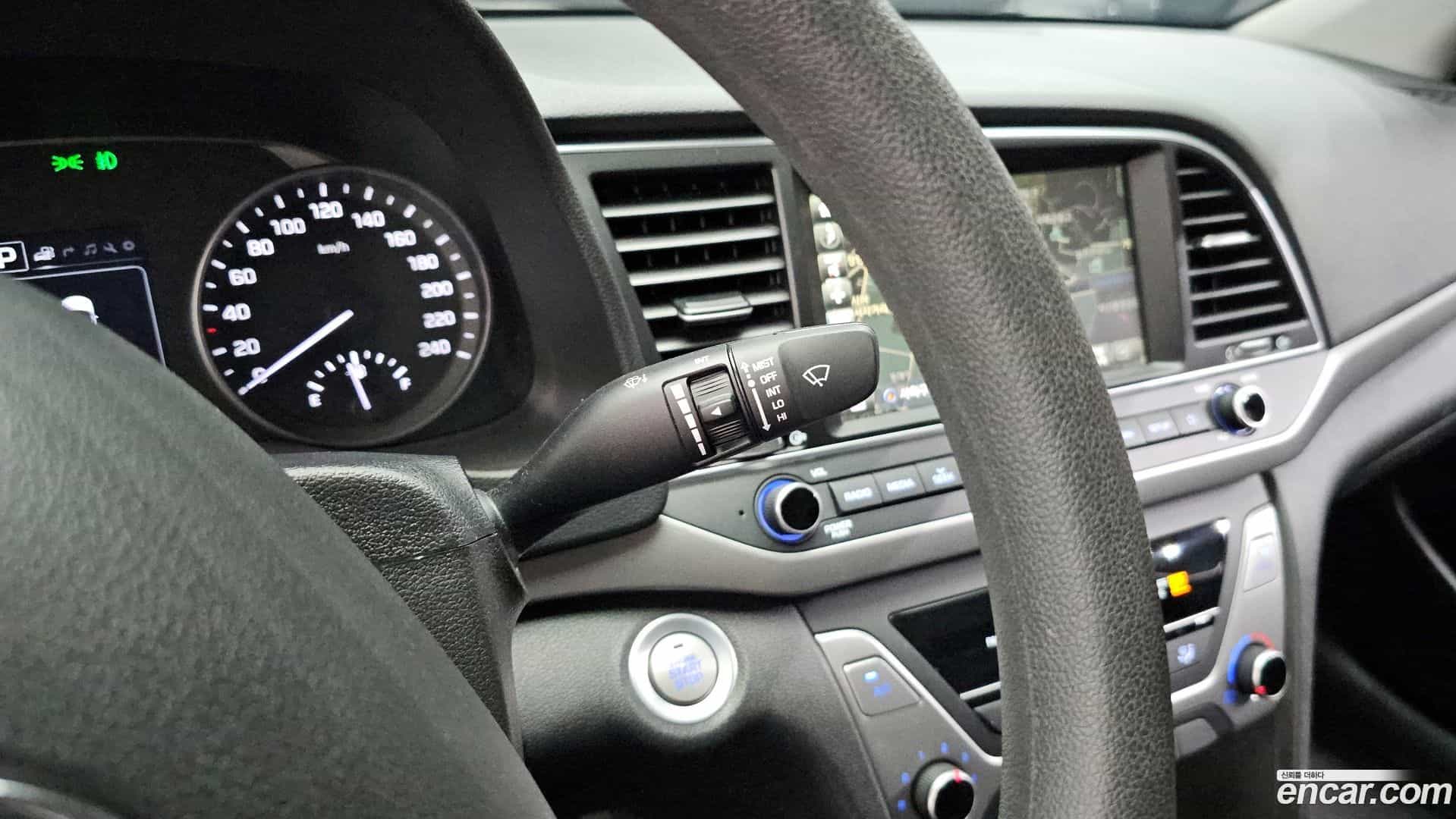 AVANTE Hyundai 2017.11-OPTION-021