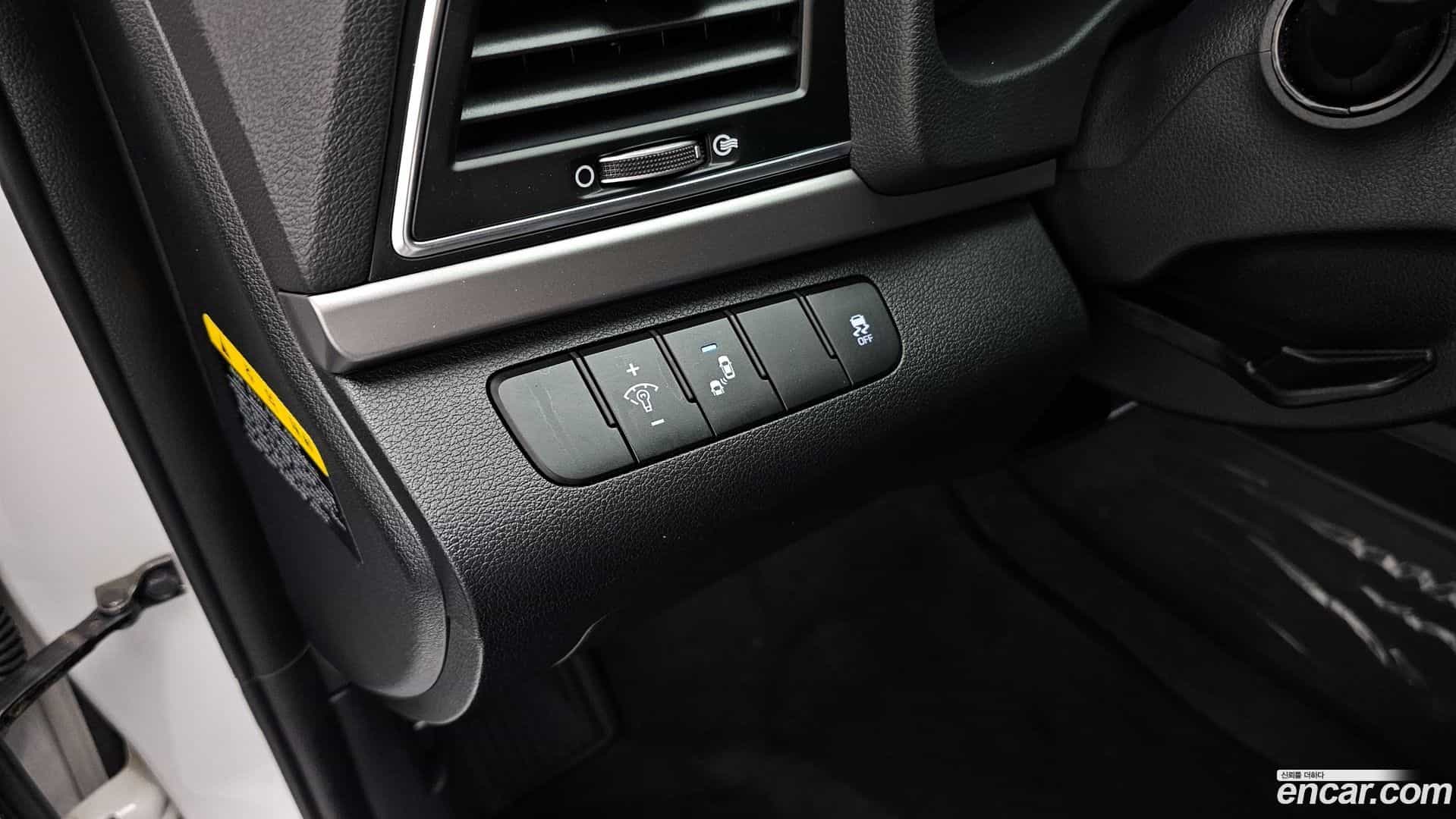 AVANTE Hyundai 2017.11-OPTION-023