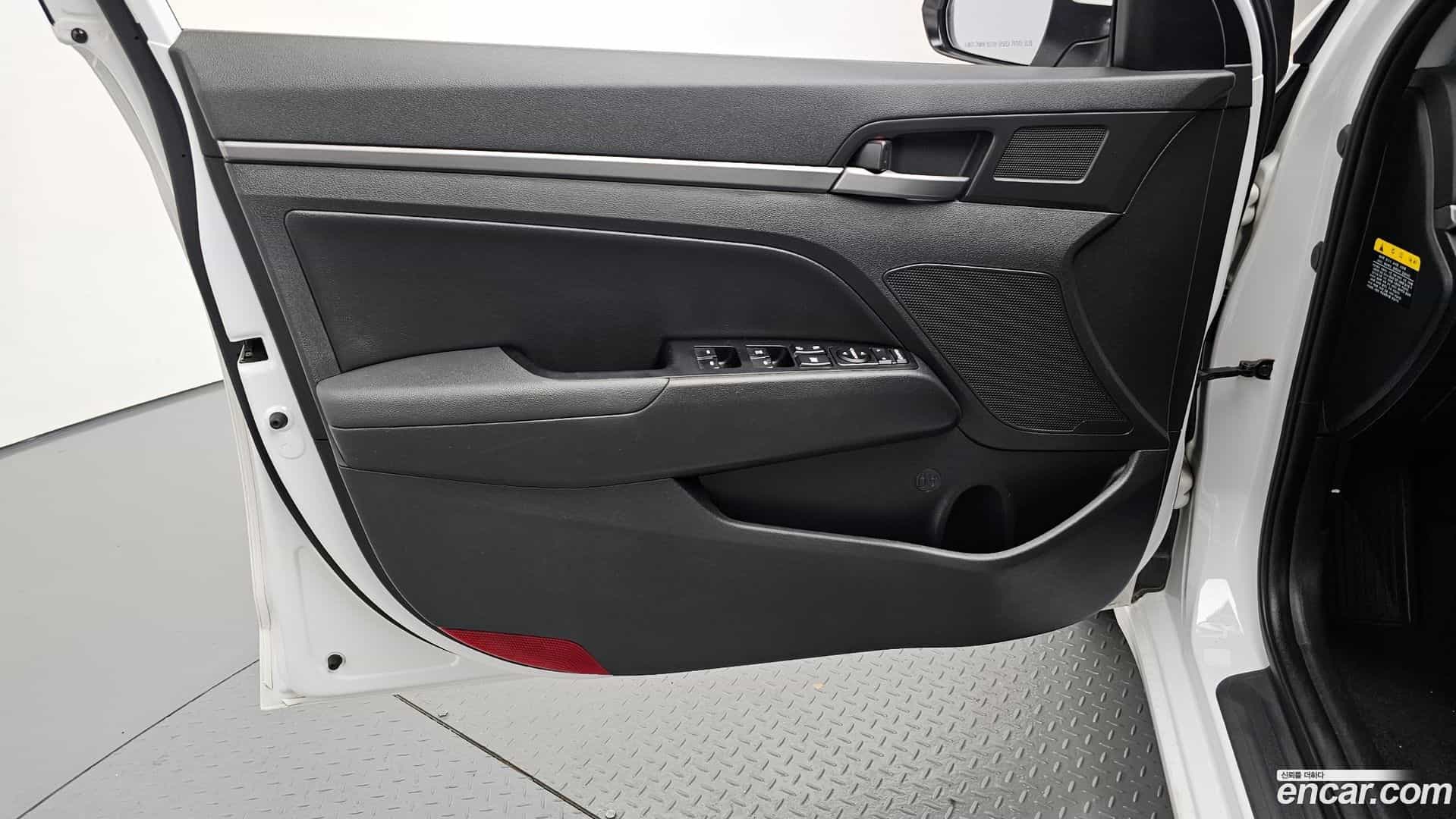 AVANTE Hyundai 2017.11-INNER-034