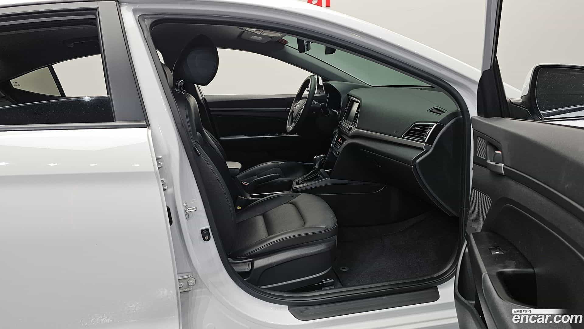 AVANTE Hyundai 2017.11-INNER-036