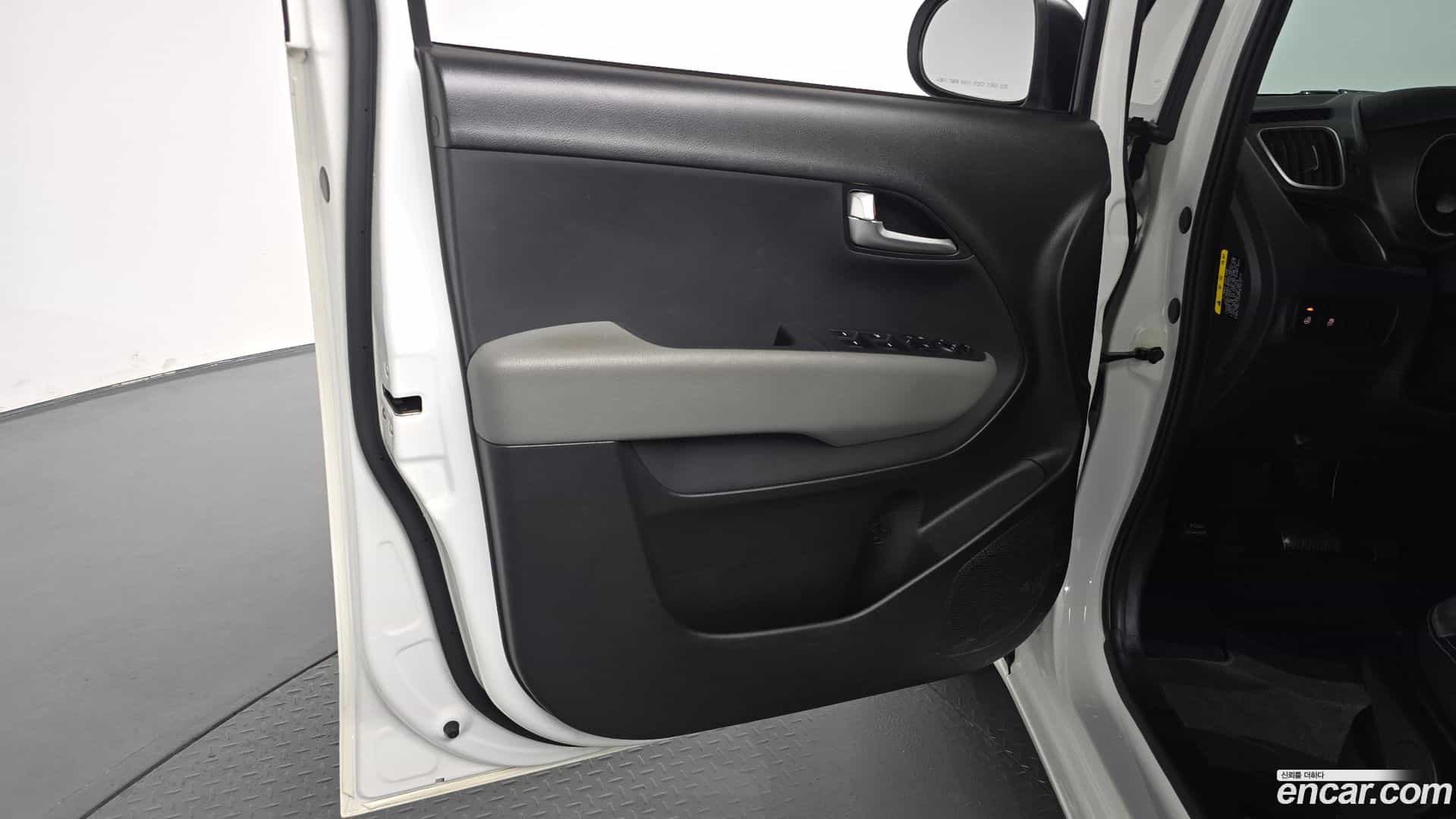 RAY Kia 2022.2-INNER-034