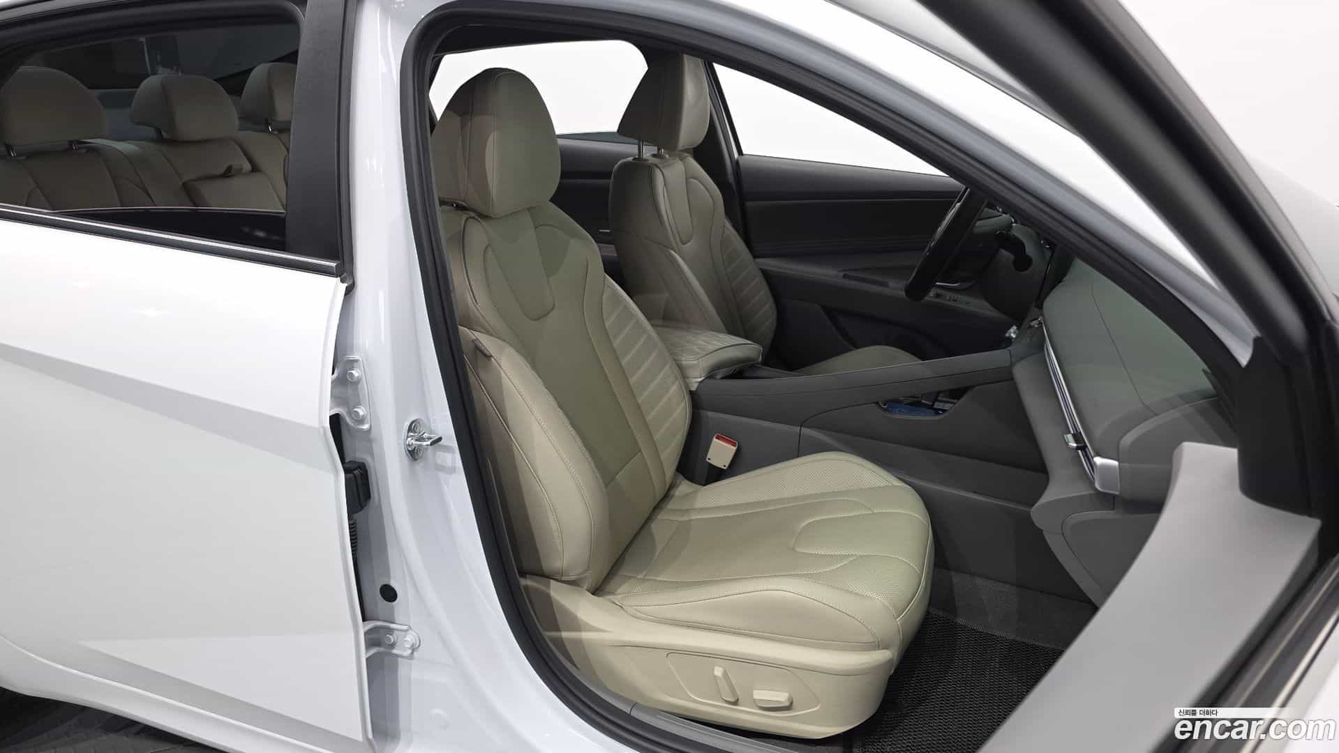 AVANTE Hyundai 2024.3-INNER-036