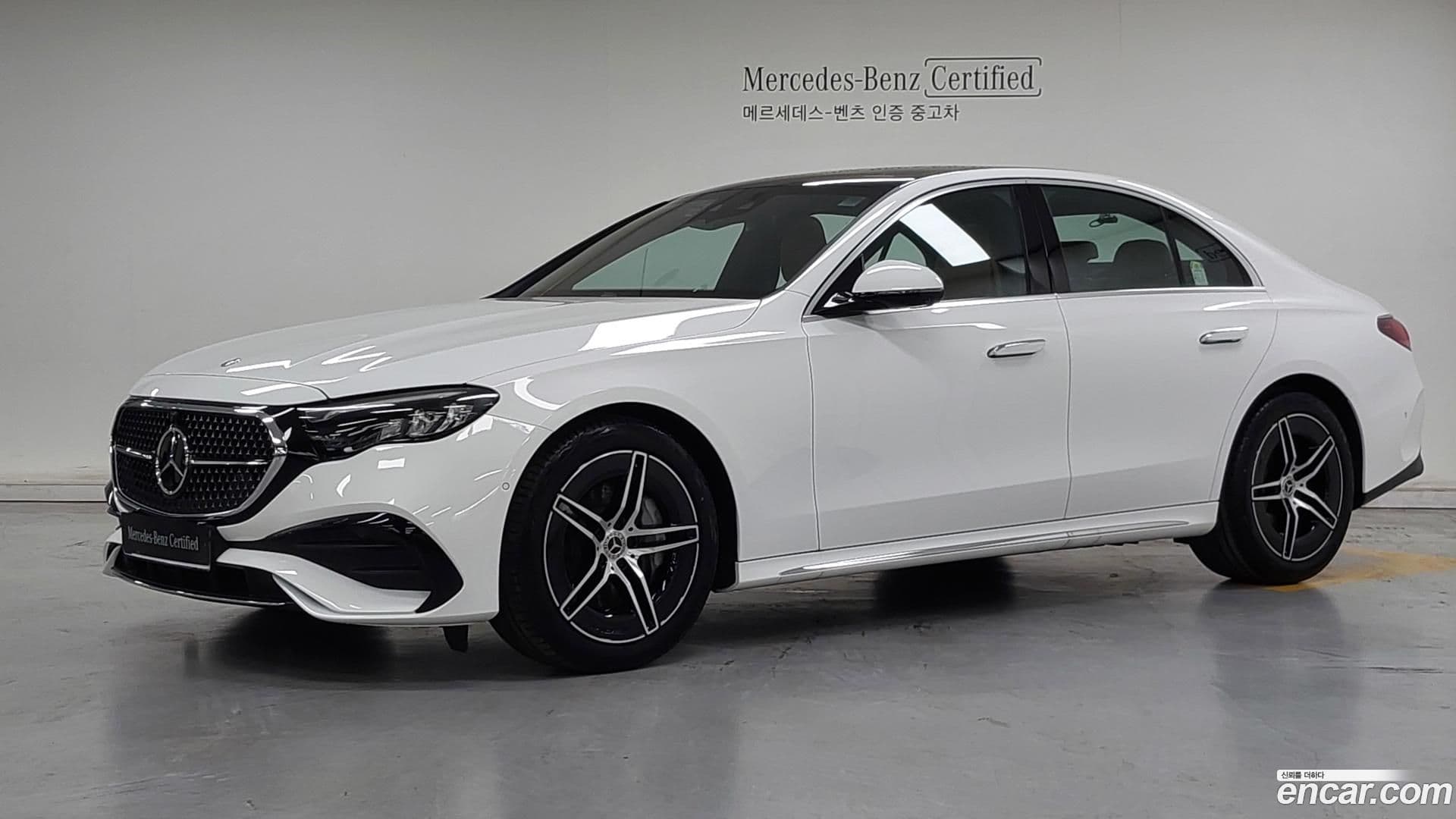 Main__Slider__Photo:E-Class Mercedes-Benz 2025.8-0