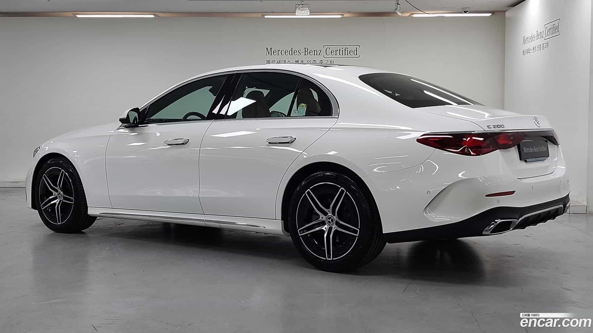 E-Class Mercedes-Benz 2025.8-OUTER-002