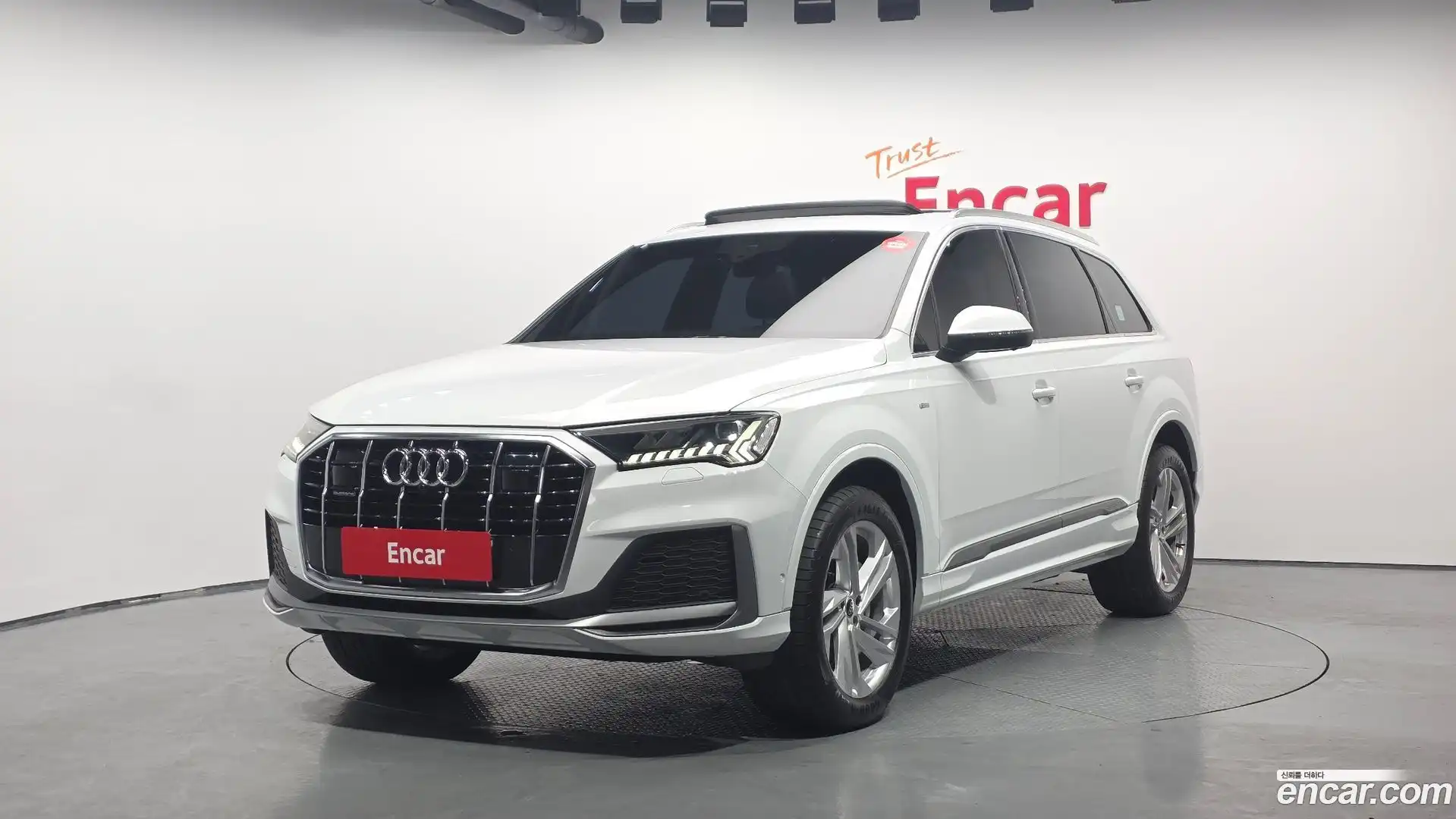 Q7 Audi 2021.11-OUTER-001