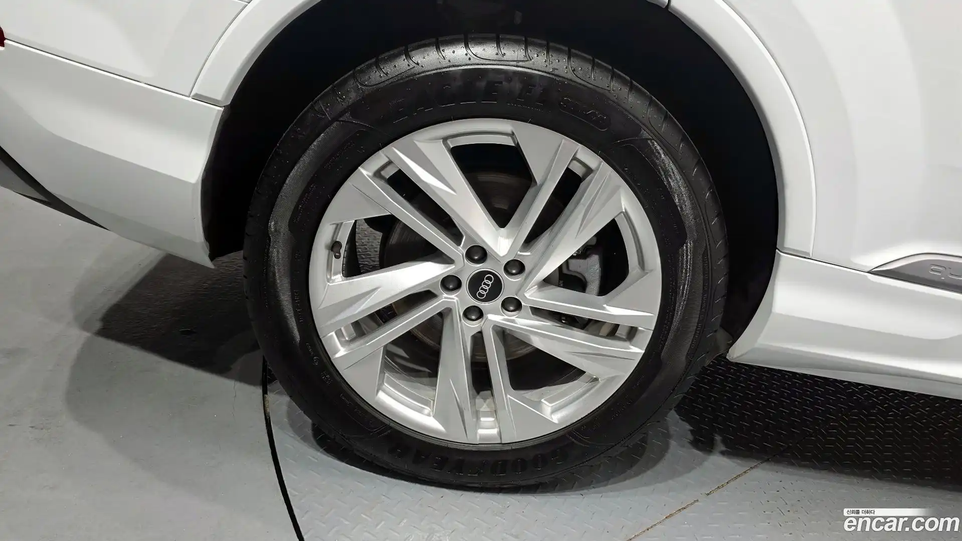 Q7 Audi 2021.11-OUTER-005