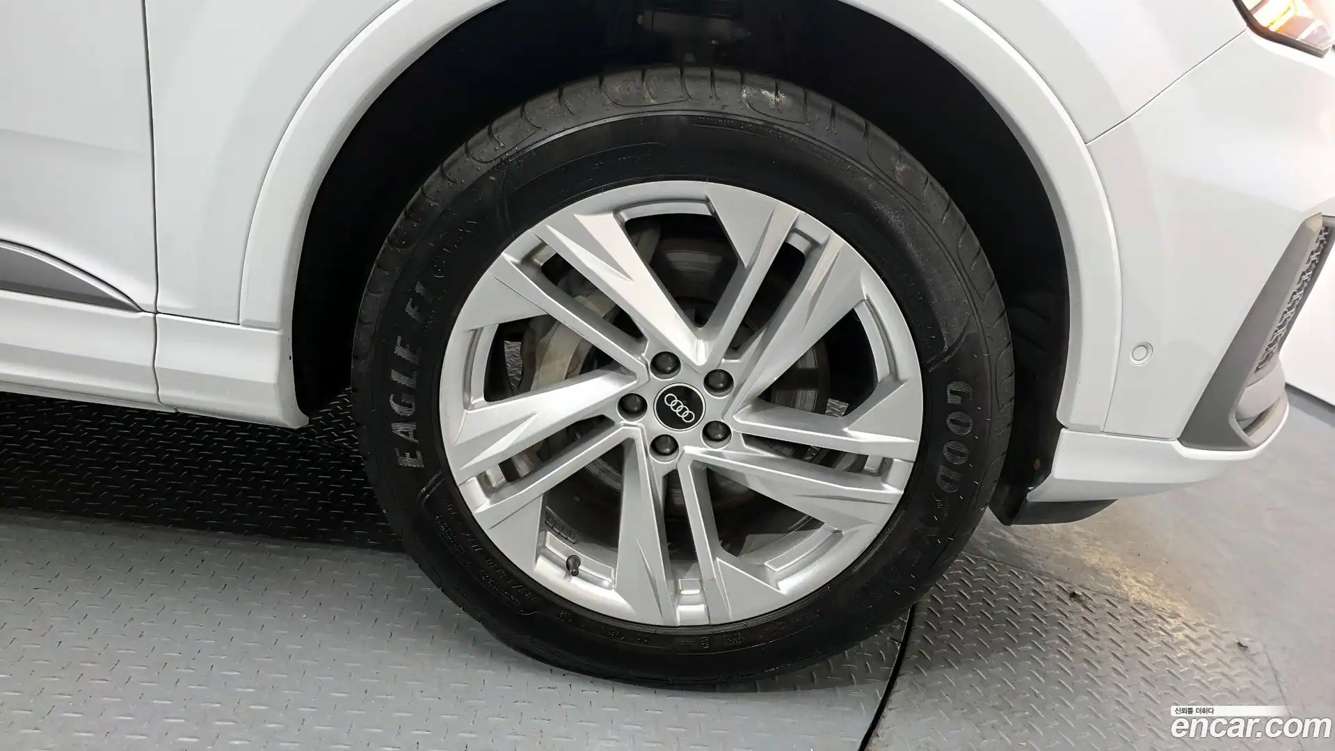 Q7 Audi 2021.11-OUTER-031