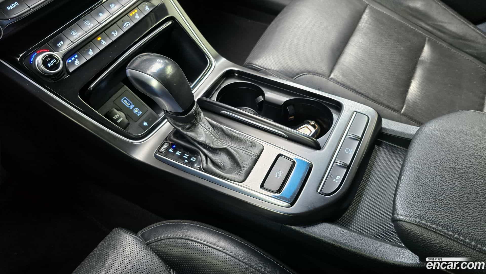Grandeur Hyundai 2018.2-INNER-009