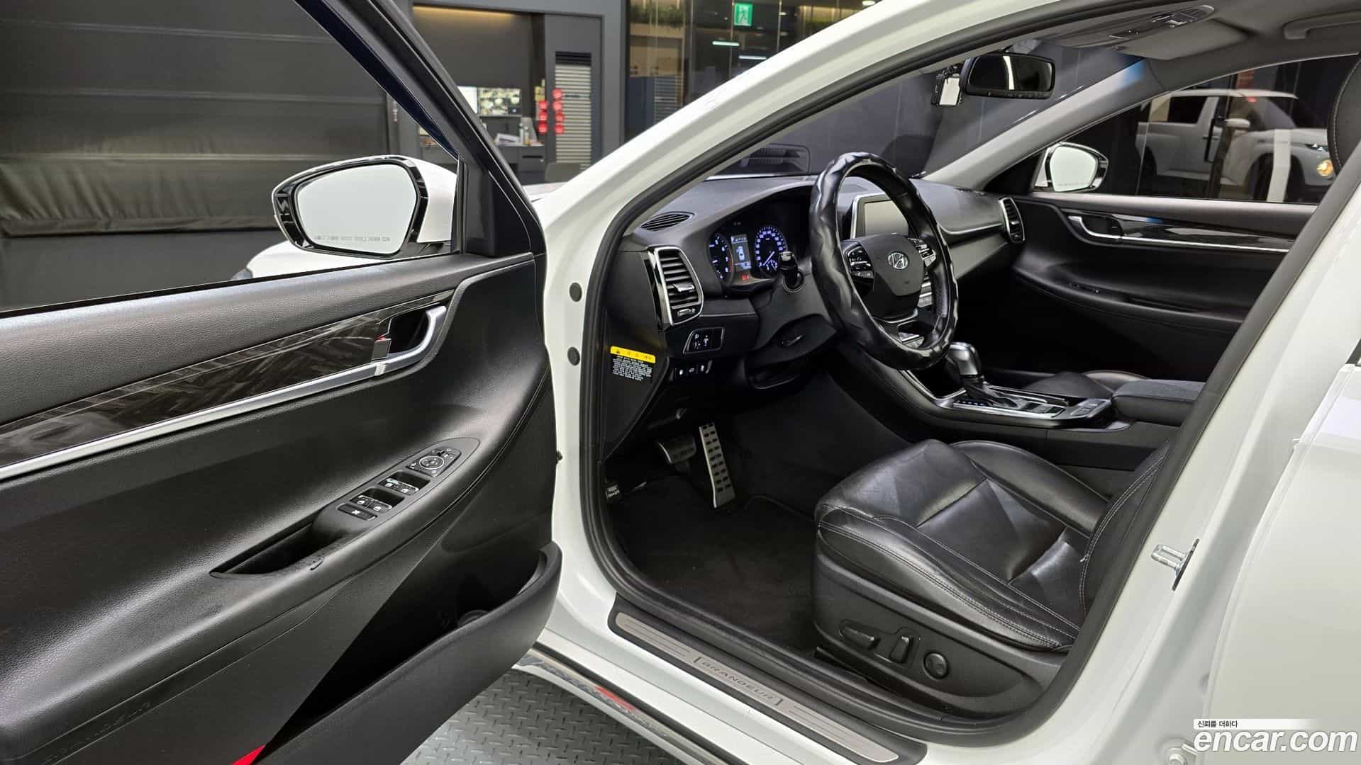 Grandeur Hyundai 2018.2-INNER-010