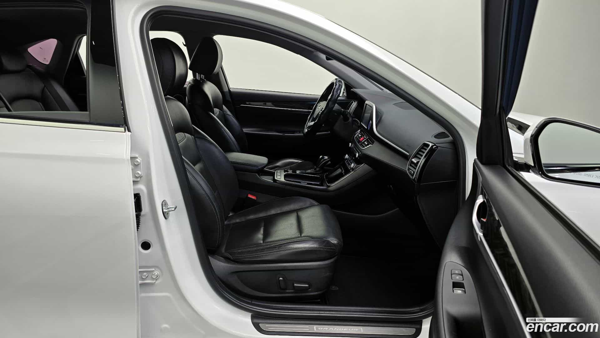 Grandeur Hyundai 2018.2-OPTION-015