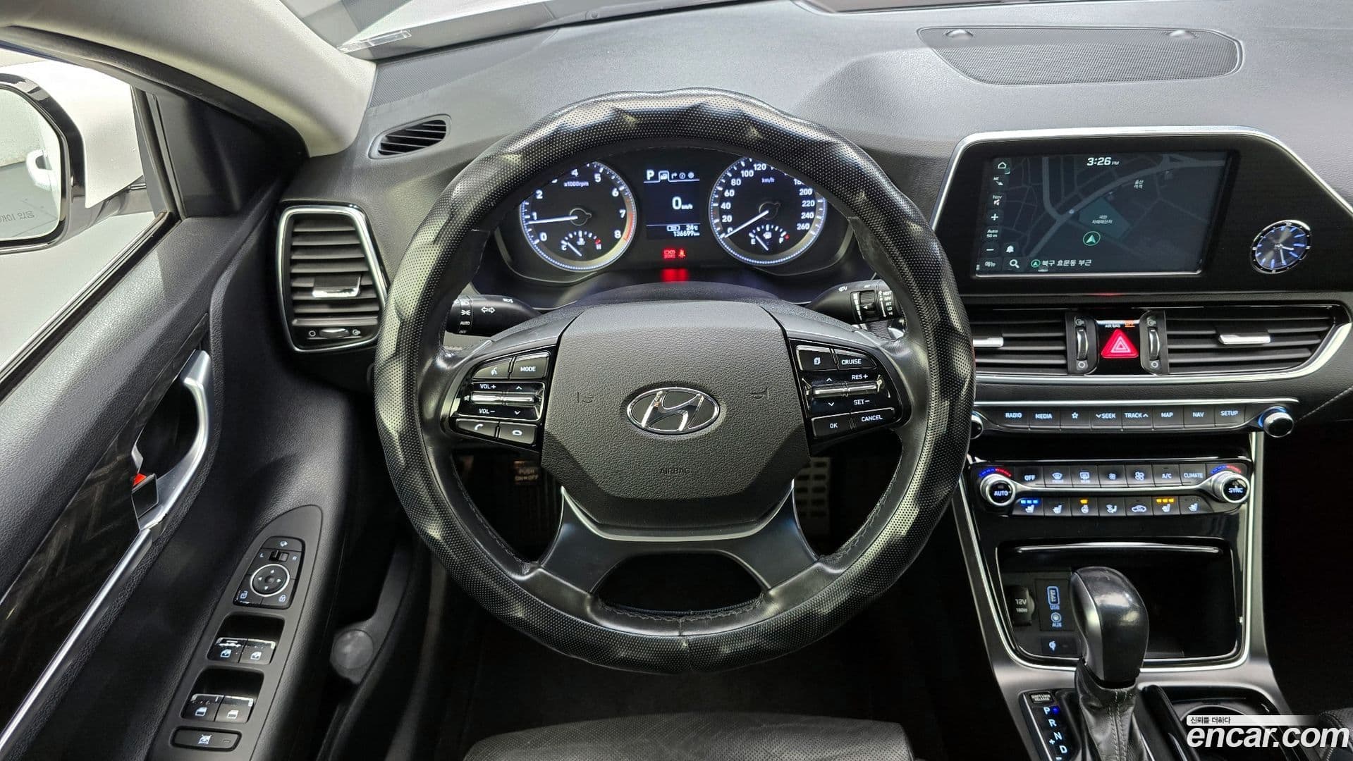 Main__Slider__Photo:Grandeur Hyundai 2018.2-12