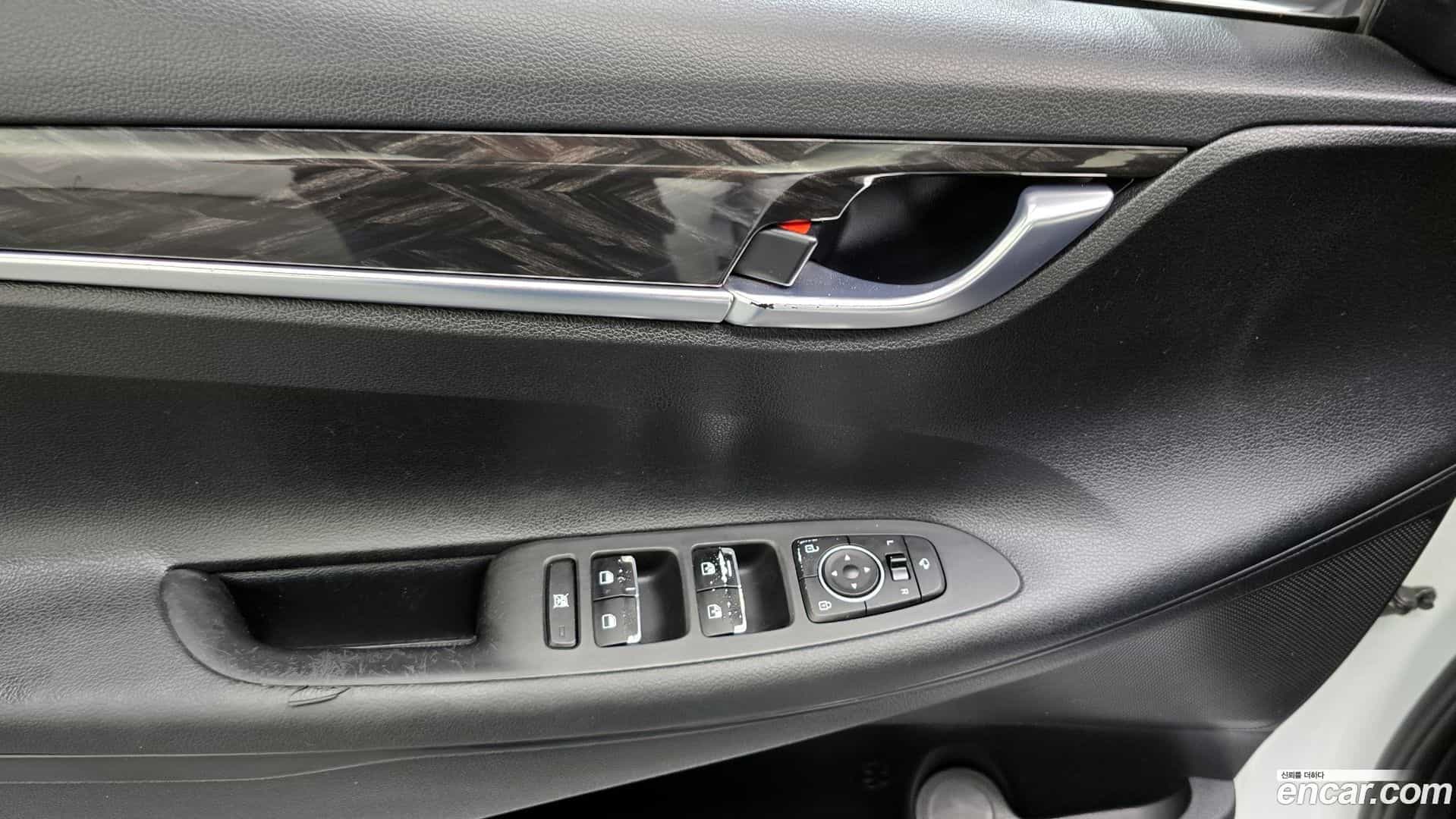 Grandeur Hyundai 2018.2-OPTION-021