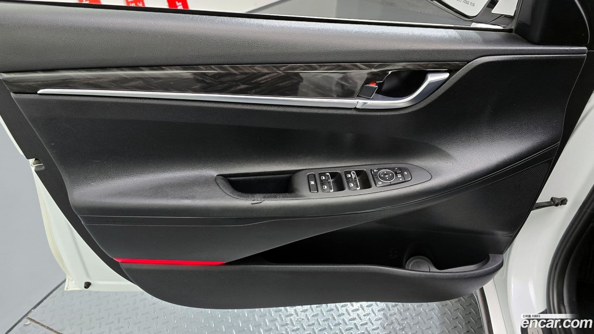 Main__Slider__Photo:Grandeur Hyundai 2018.2-23