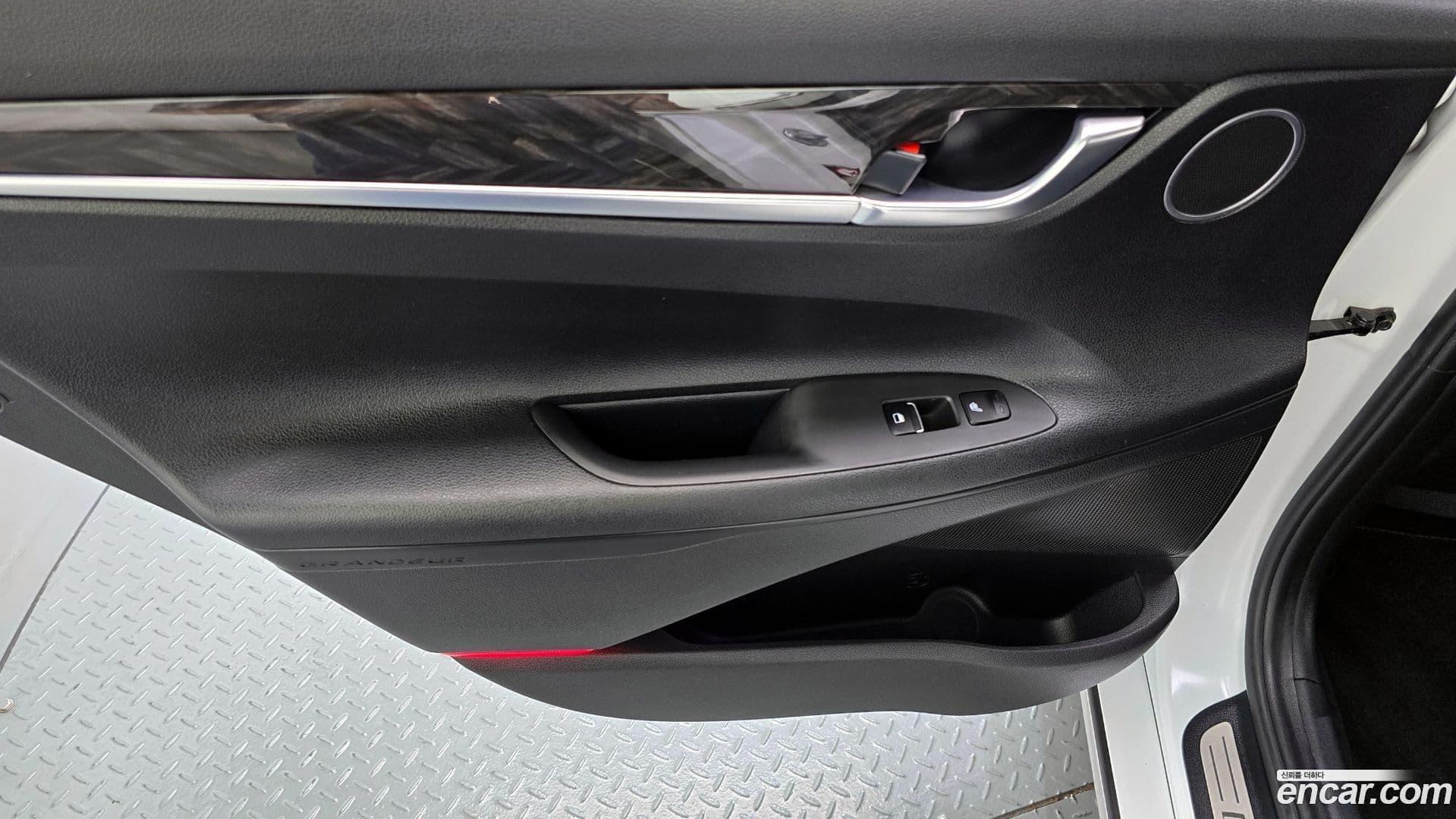 Main__Slider__Photo:Grandeur Hyundai 2018.2-24