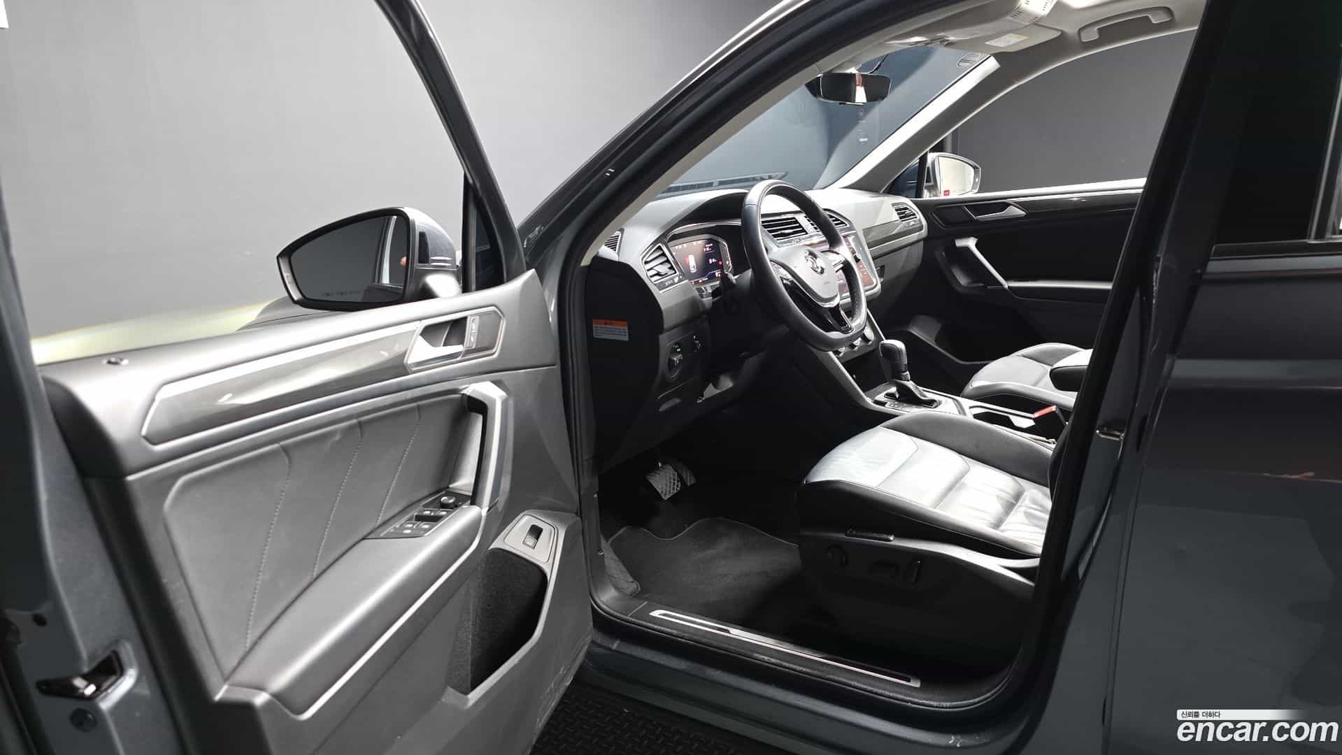Tiguan Volkswagen 2020.11-INNER-010