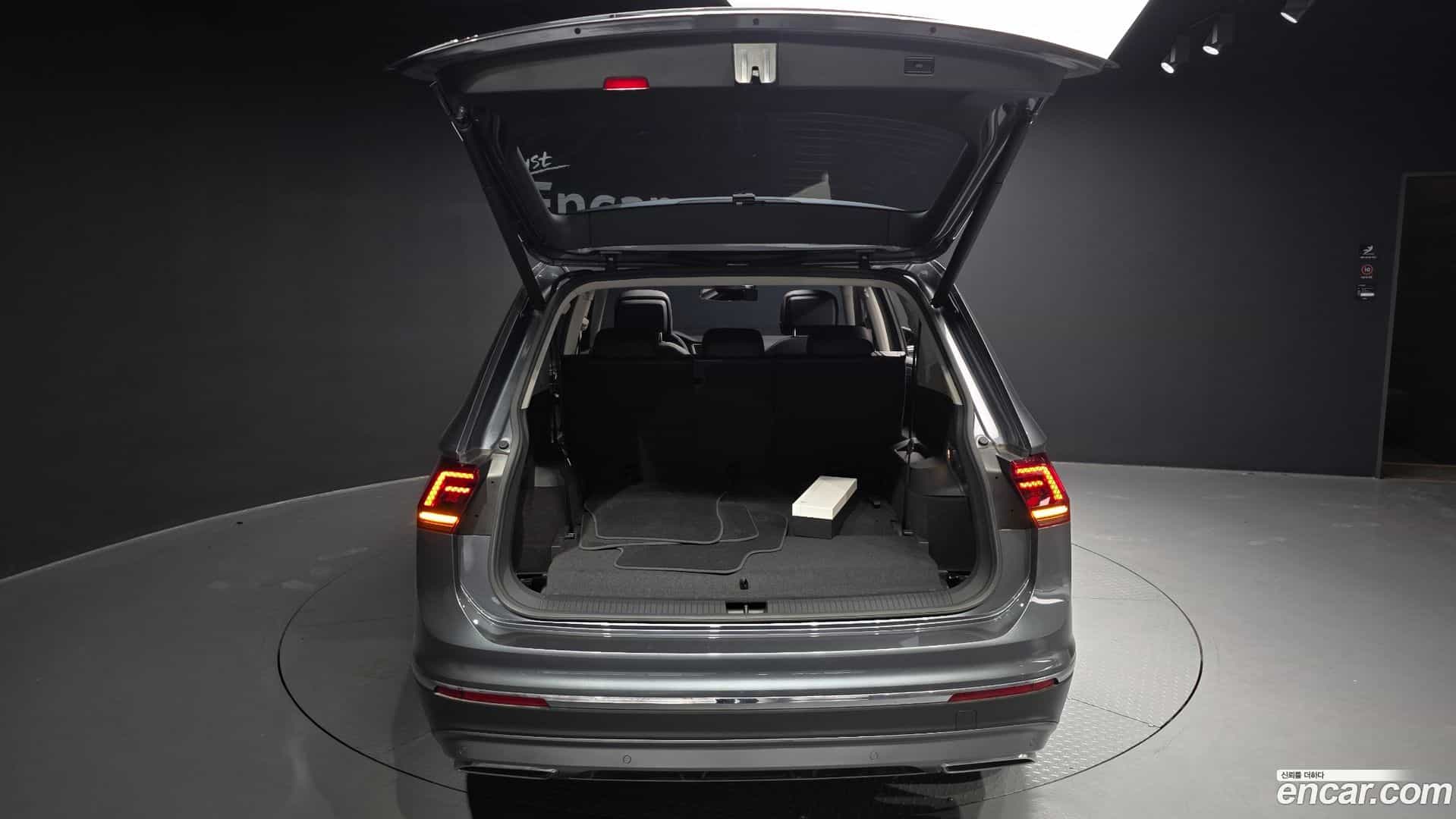 Tiguan Volkswagen 2020.11-OPTION-024